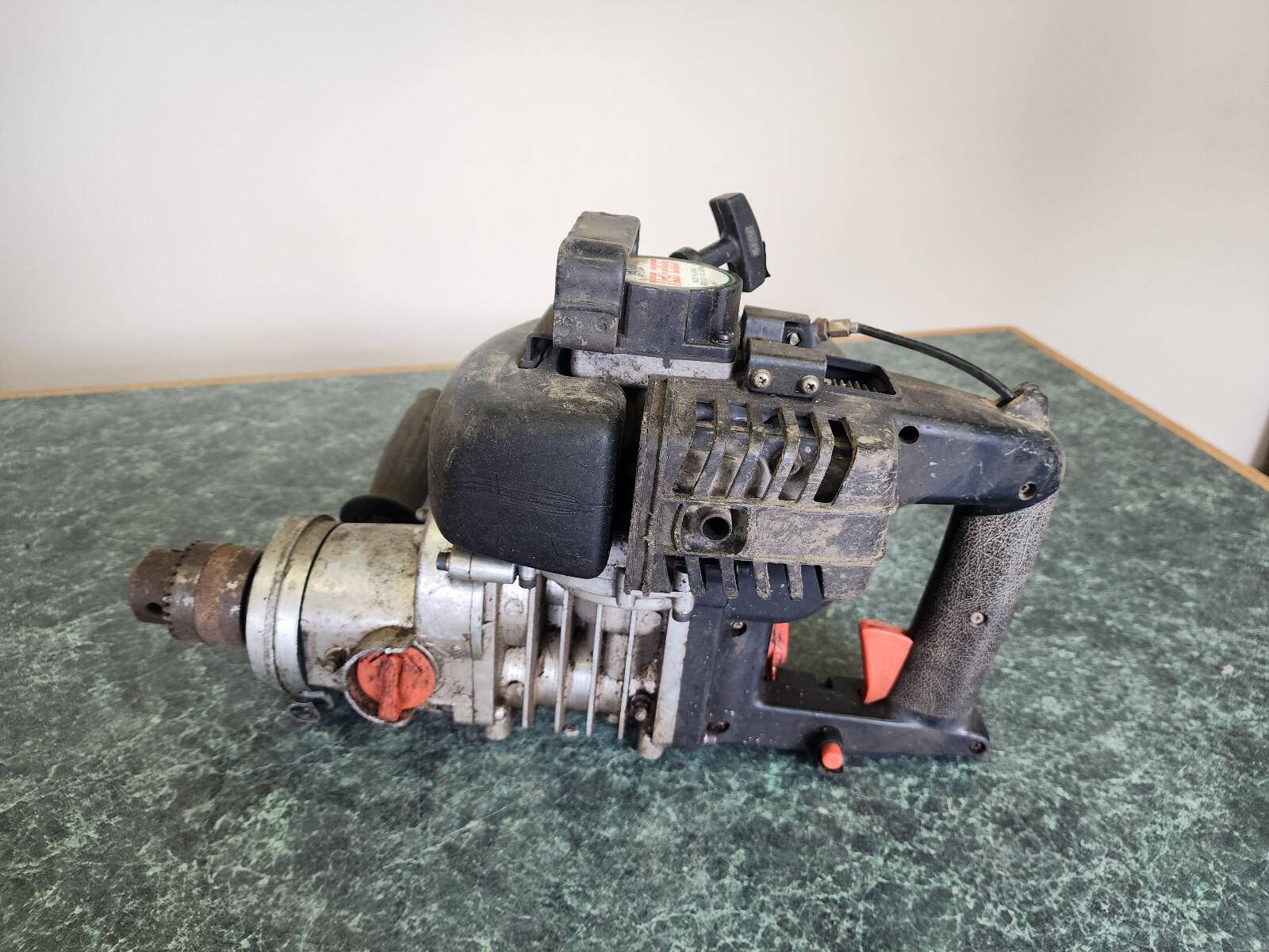 Tanaka TED-265 Gas Powered Engine Drill