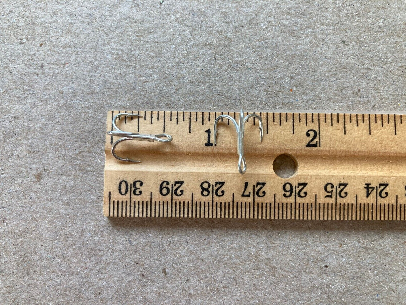 50 Eagle Claw 477M Size #8  2X strong Treble Hooks curved point seaguard