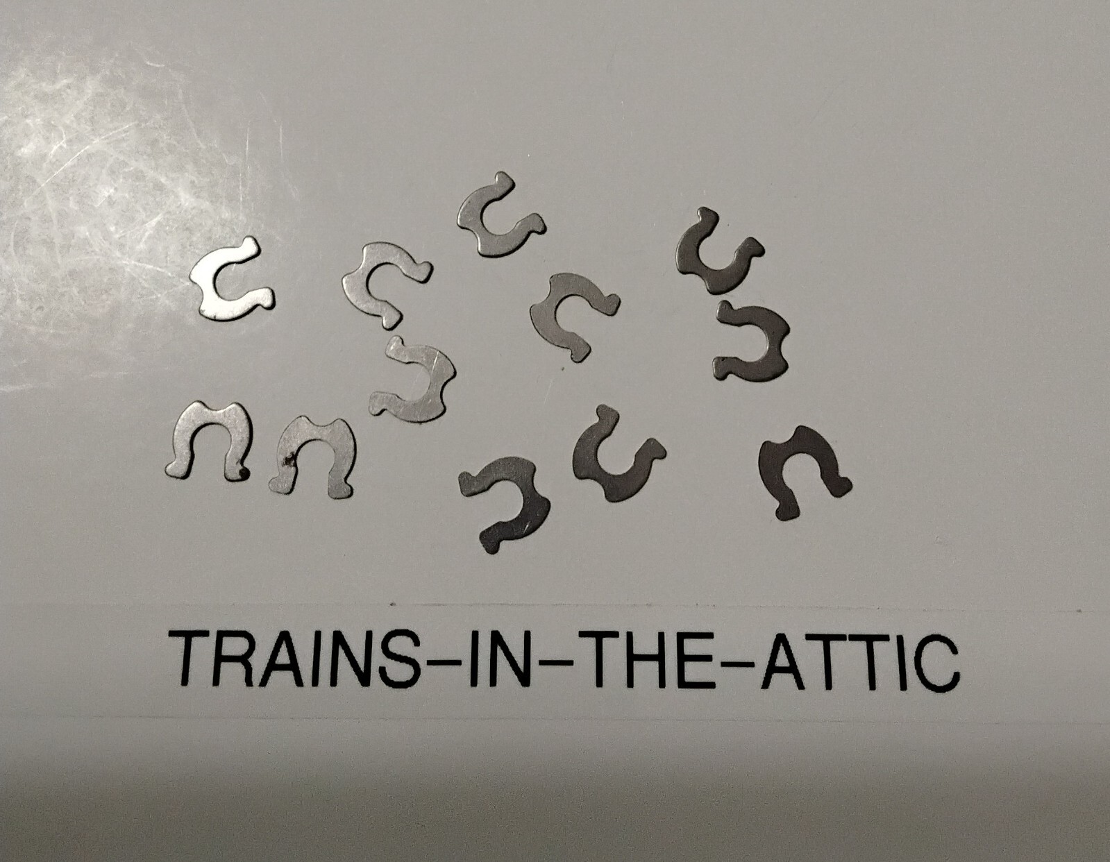 LIONEL  RETAINING CLIPS FOR LIONEL TRUCKS PART 480-18 TS-70 . PACK OF (12)