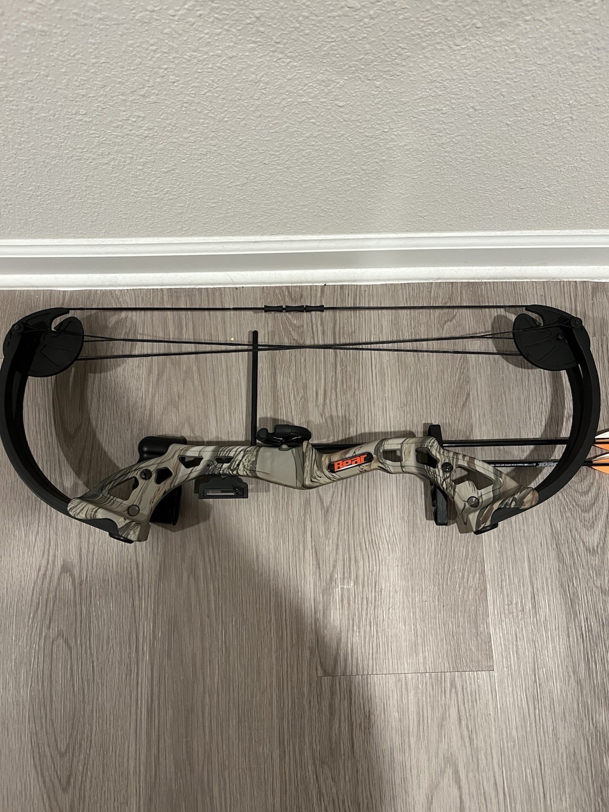 Bear Warrior 3 III Youth Compound Bow Realtree Camo, Right-Hand, ARROWS AND CASE
