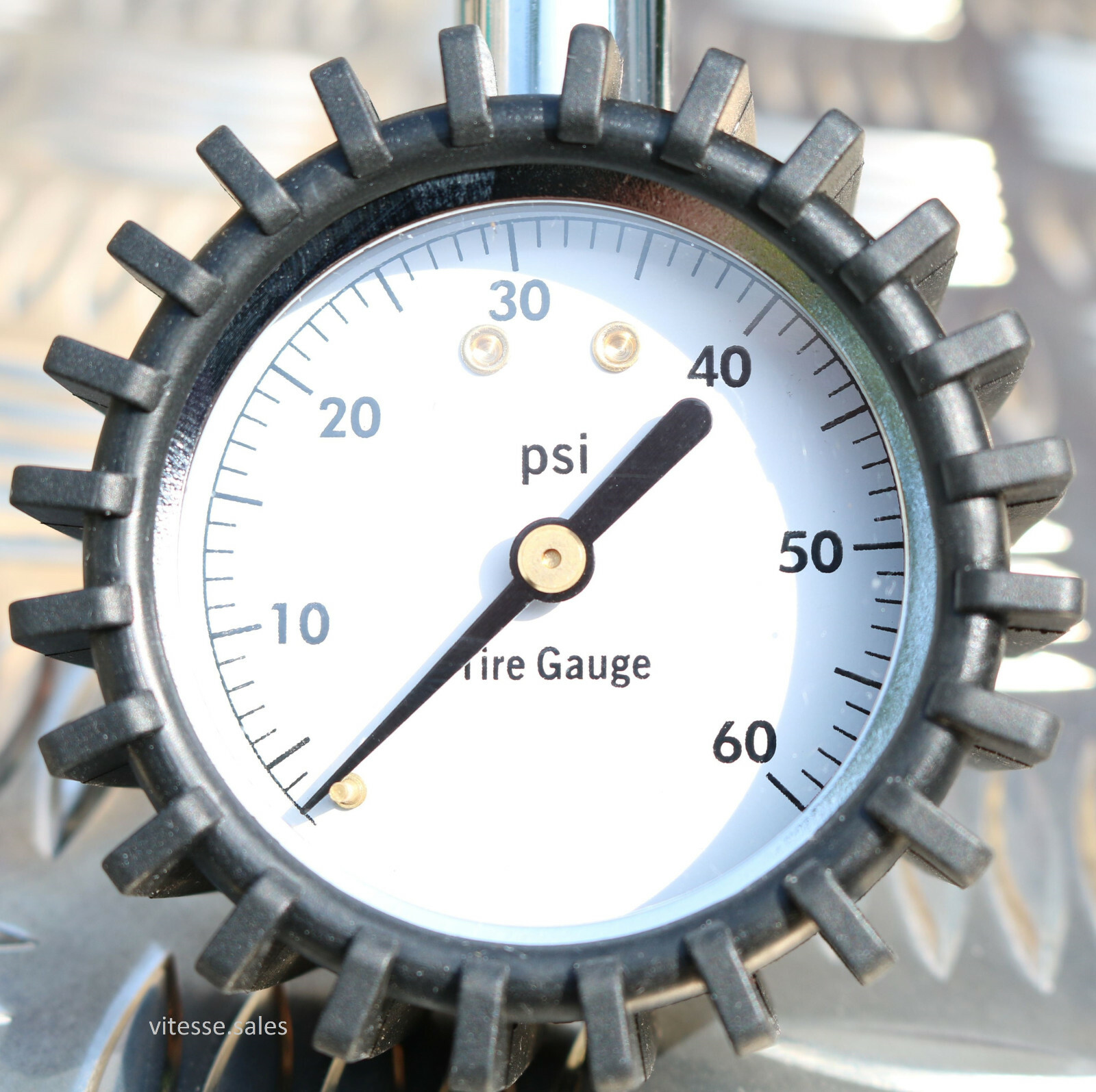 Tyre Pressure Gauge 60psi Air Hold + Bleed 360 Chuck Free Valve Caps Track Day