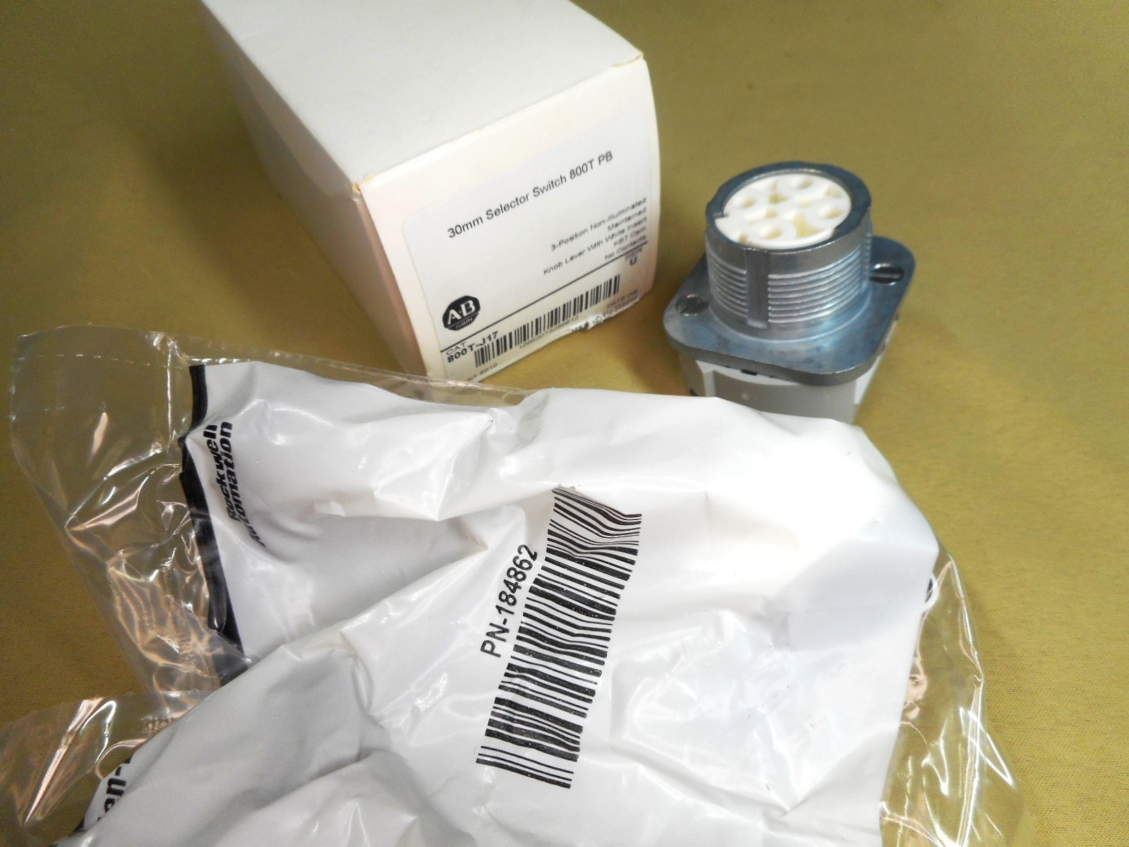 Allen Bradley 800T-J17  selector switch (NIB)