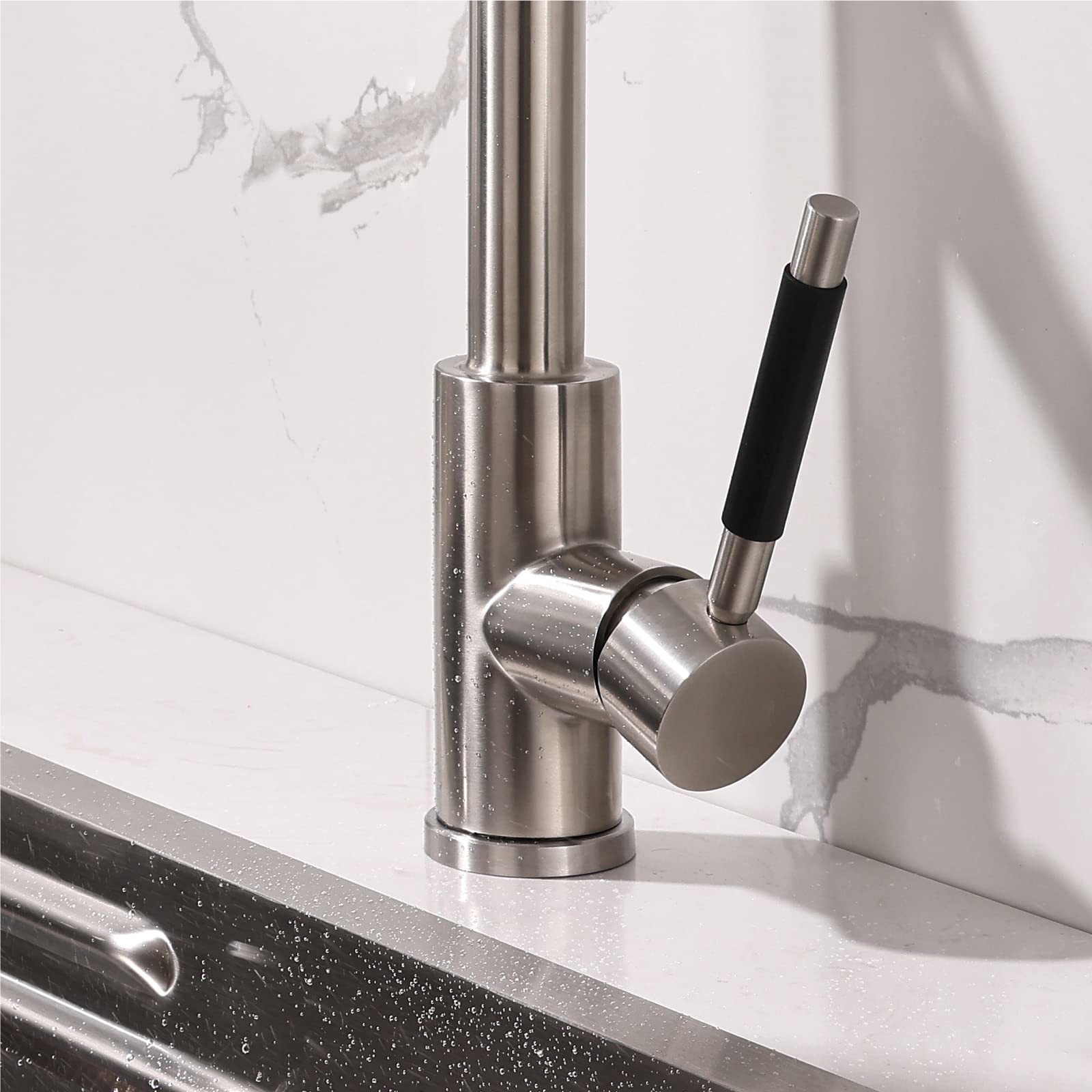 Single Handle Pull Down Sprayer Kitchen Faucet with Touchless Sensor & Deckplate