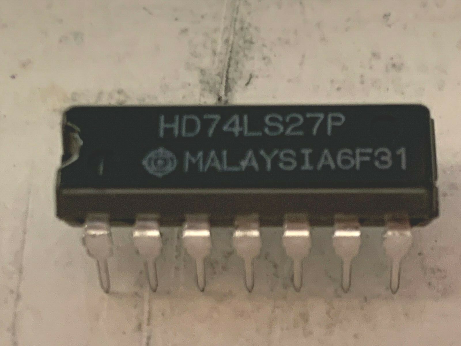 Hitachi IC-HD74LS27P-Triple 3-input NOR Gate- DIP-14.