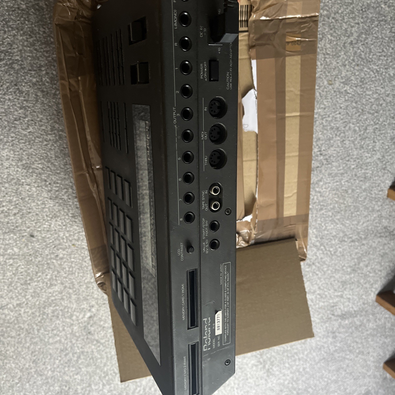 Roland R-8 Drum Machine Human Rhythm Composer (R8)