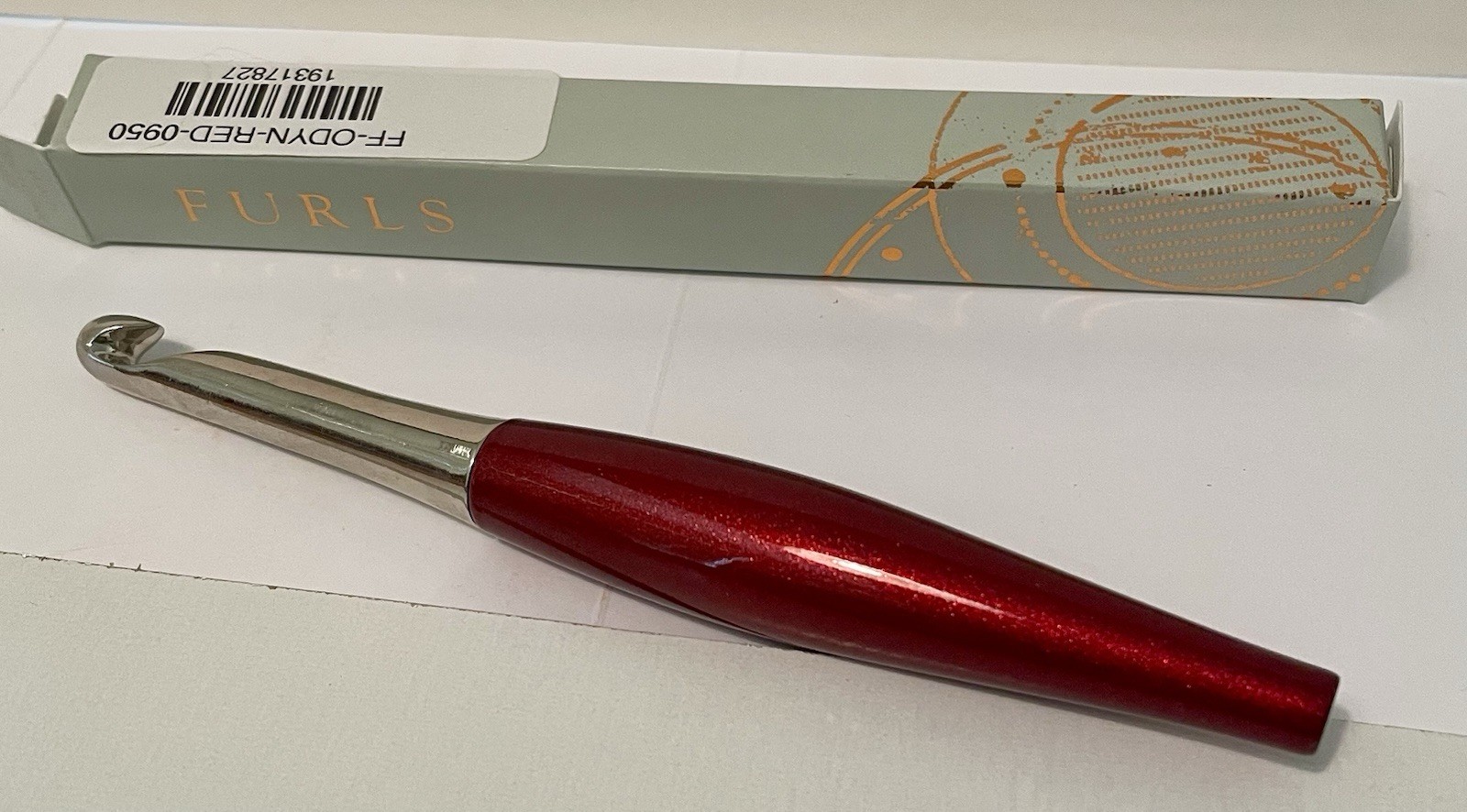 Furls~ Original  ODYSSEY~ CROCHET HOOK ~ RED ~ Size 9.5  mm ~ New in Box