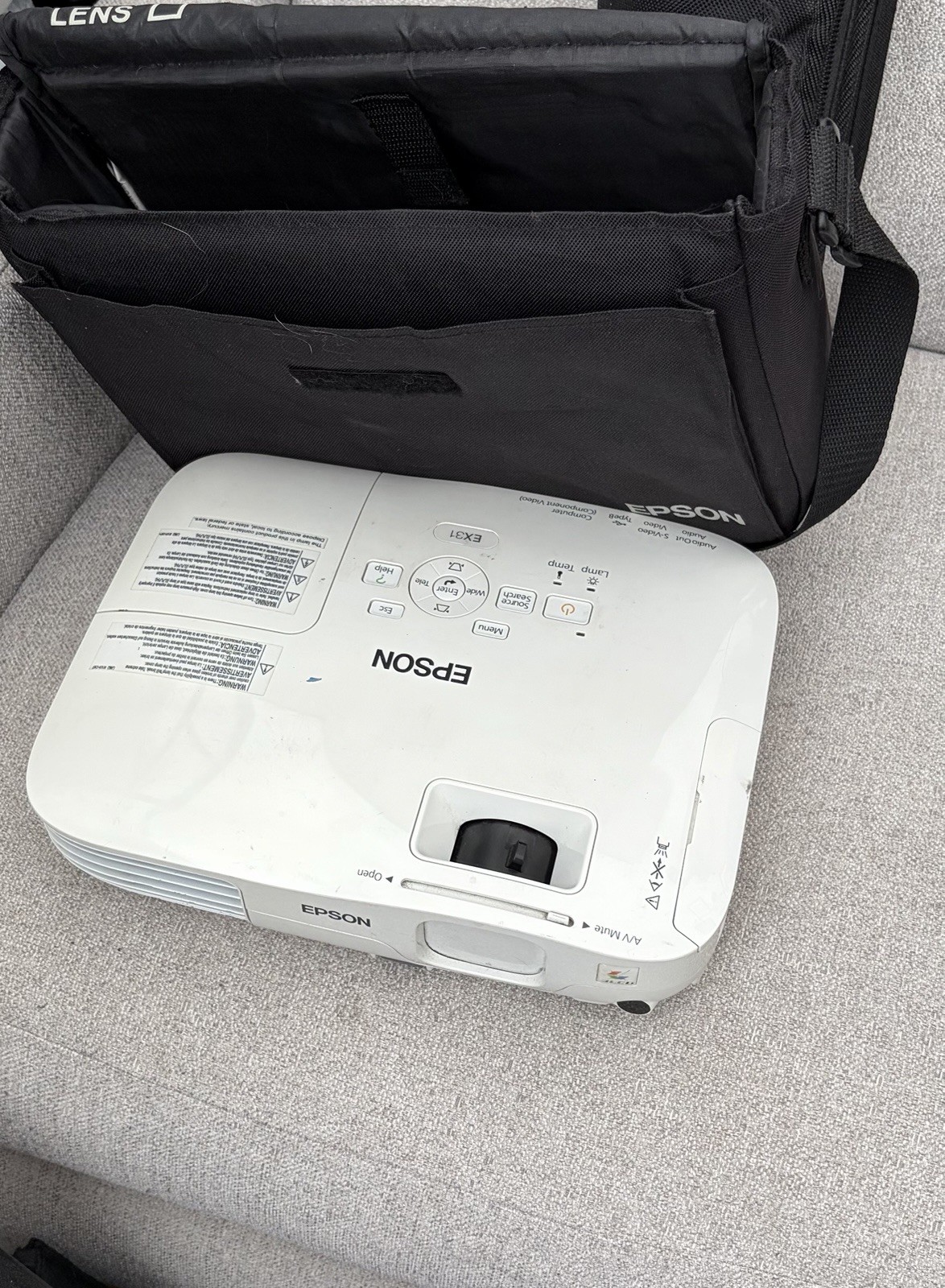 Epson EX31 LCD Multimedia Projector White Audio S-Video Component Desktop