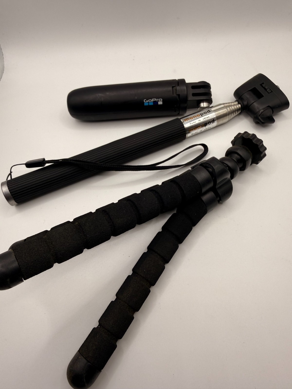 📸 GoPro Carrying Case + Accessory Bundle – Great Condition!