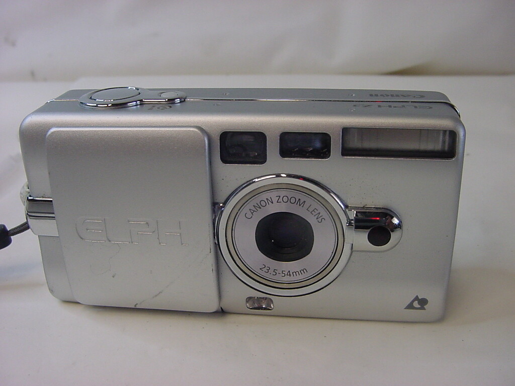 CANON ELPH - POINT & SHOOT CAMERA