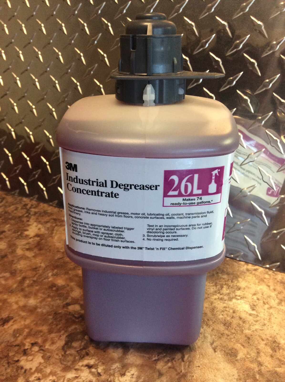 3M 26L Gray Cap 2L Industrial Degreaser Concentrate Makes 74 Gallons