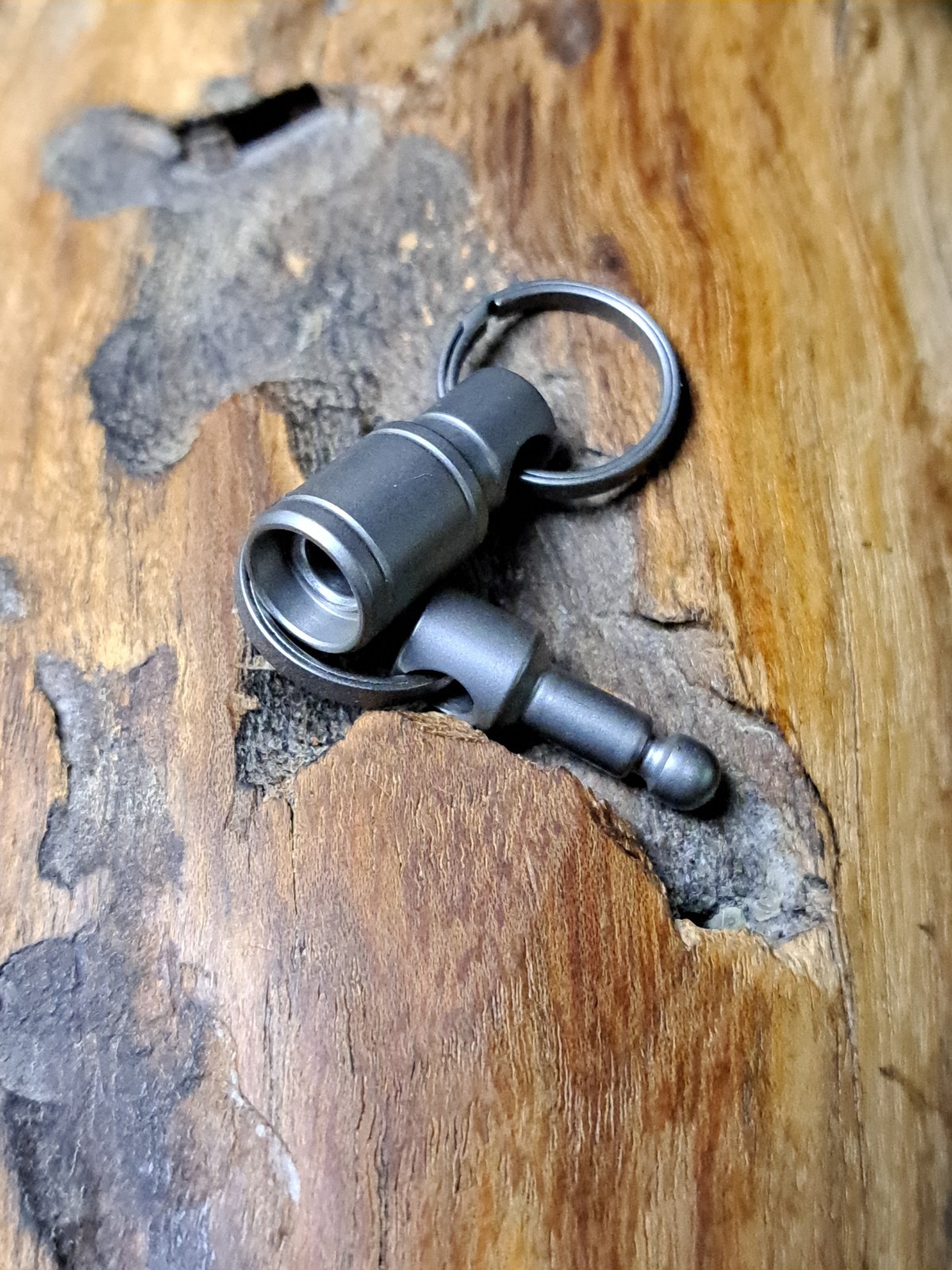 Minimalist Series Titanium Quick-Release Keychain Swivel