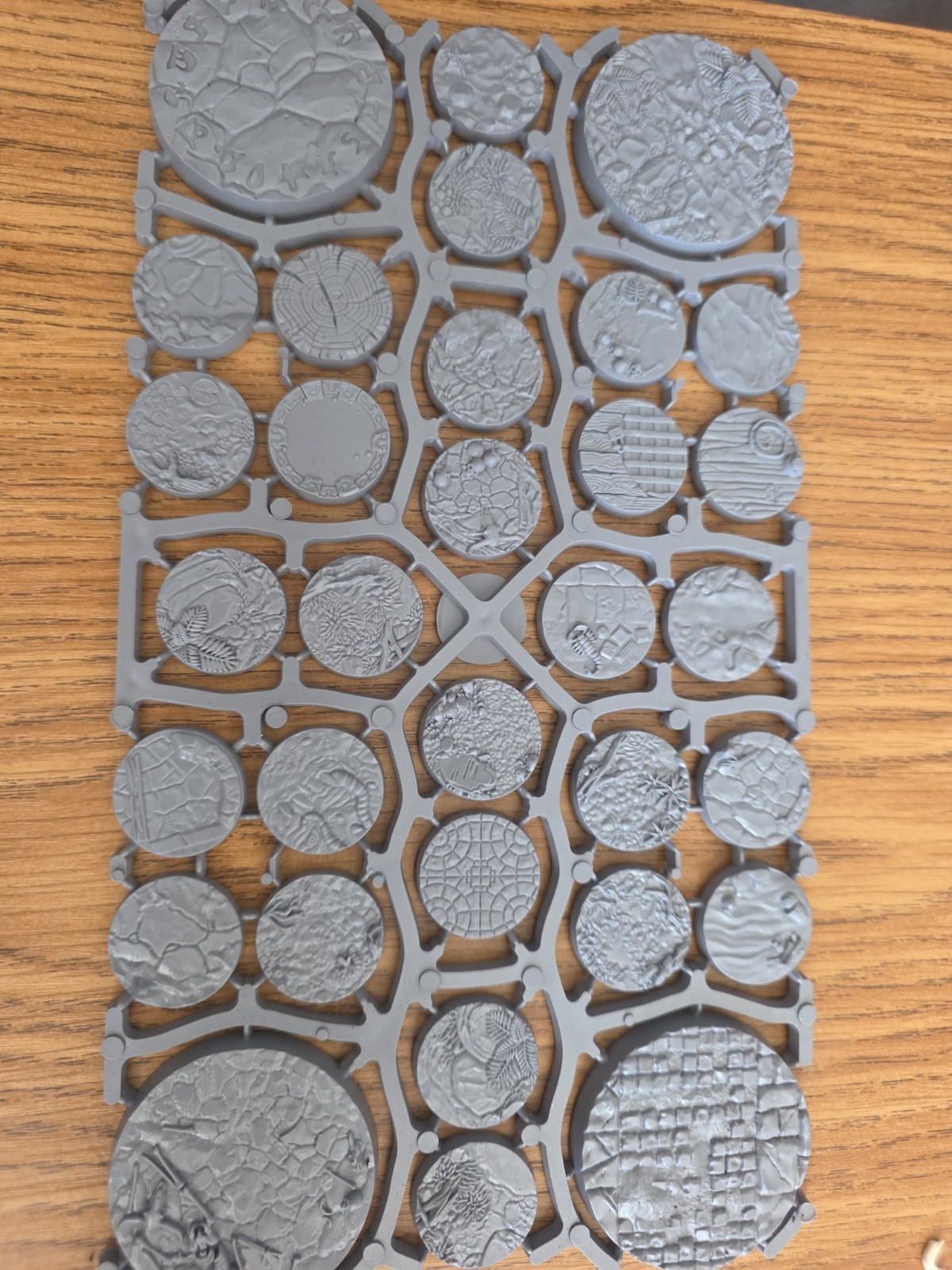 Fantasy minitures bases new single sprue