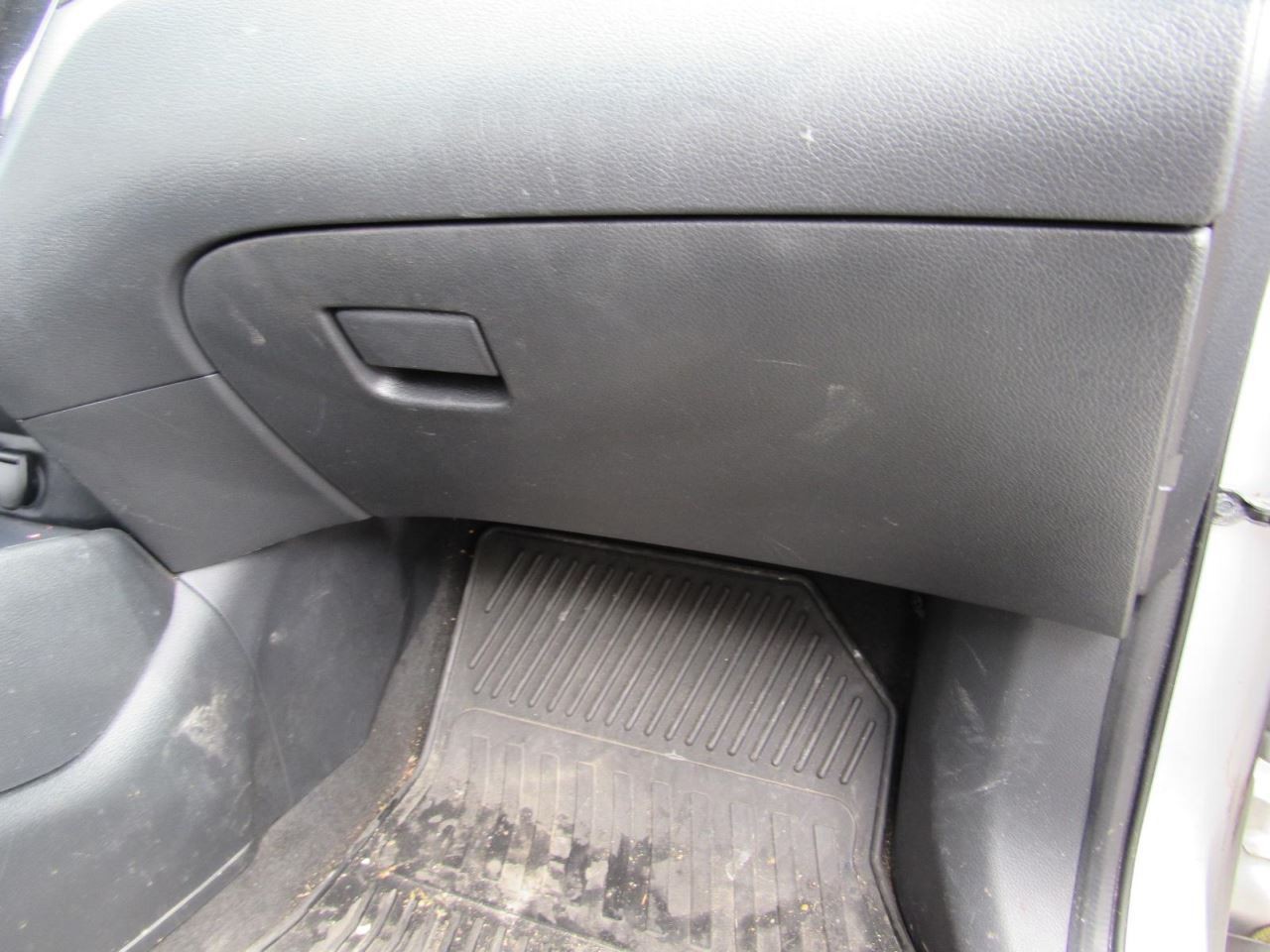 ROGUE     2016 Glove Box 1045674