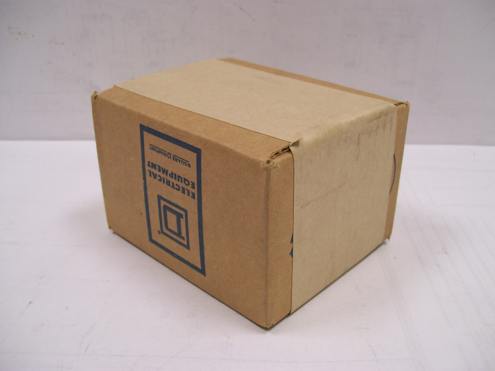 LOT OF 10 NEW IN BOX Square D SQD PK2MB Breaker Retaining Kit Kits SAU3308