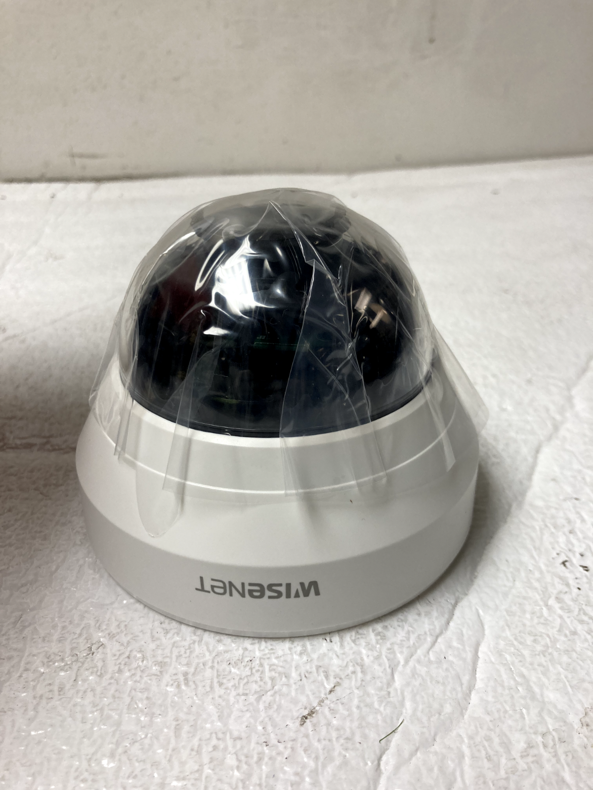 Wisenet LND-6022R Wired Indoor Dome Security Camera