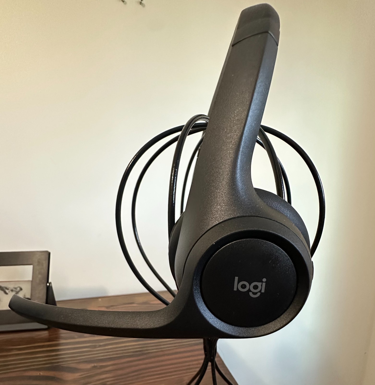 Logitech Zone 300 Wireless Bluetooth On-Ear Headset Noise Cancel Mic Black