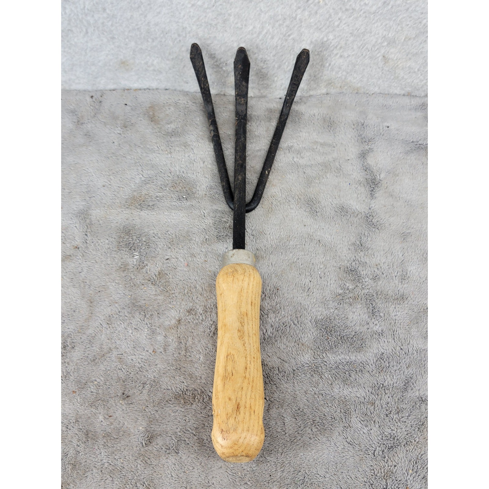 Vintage Style 3 Tine Garden Hand Rake Cultivator Wood Handle Steel Tool Black