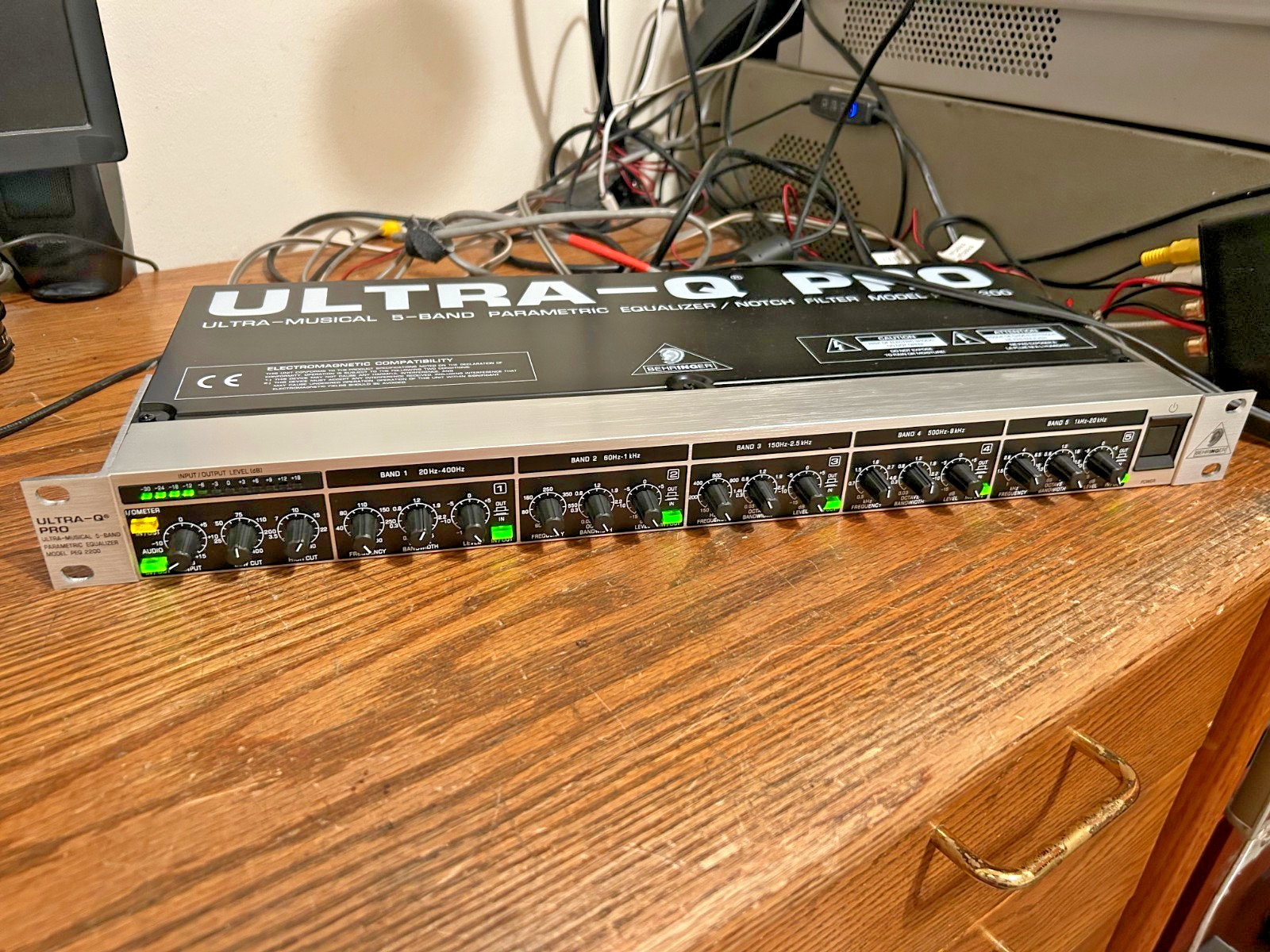Working Behringer Ultra-Q Pro PEQ2200 5-Band Parametric Equalizer Rackmount