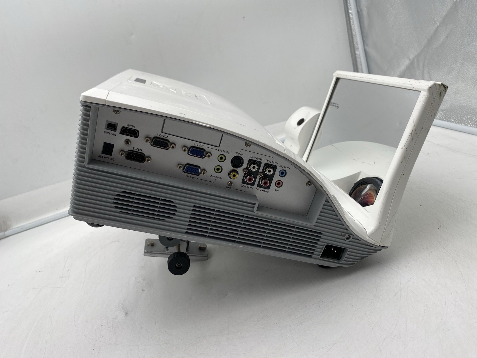 Mimio Mipro DLP UST Projector w/ Mount, (15 Lamp Hours)
