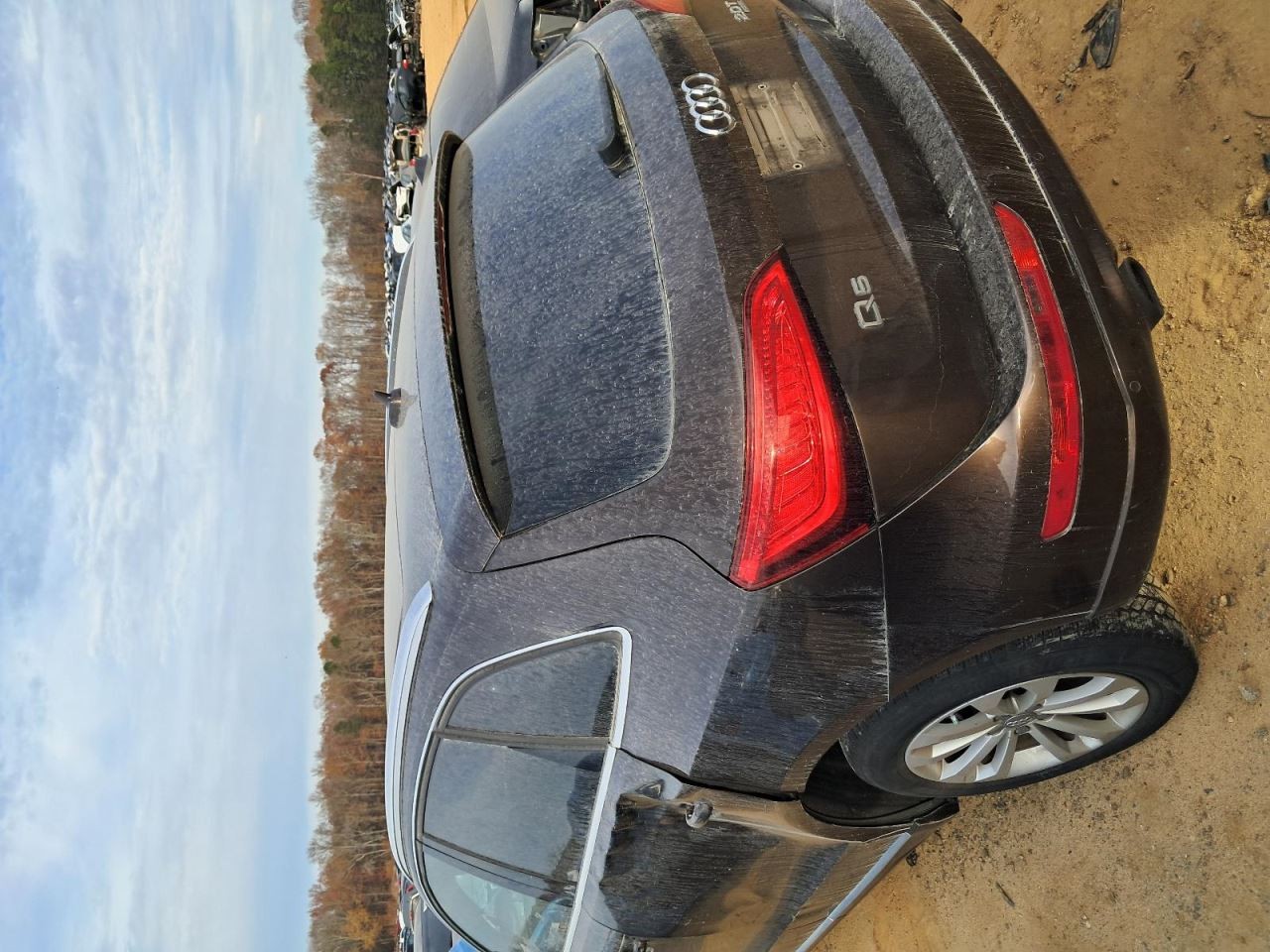 Q5 2013 Glove Box 4874559