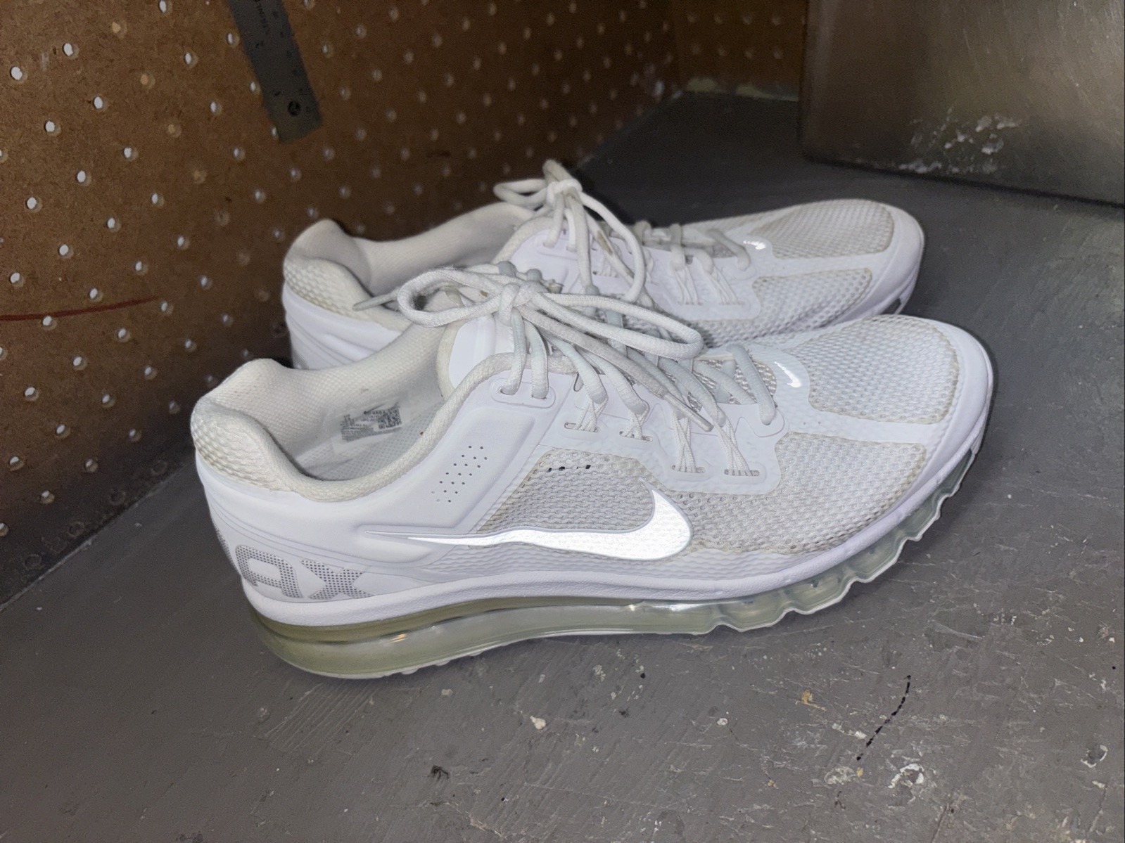 Men’s Nike Air Max Size 13 White/Metallic Silver