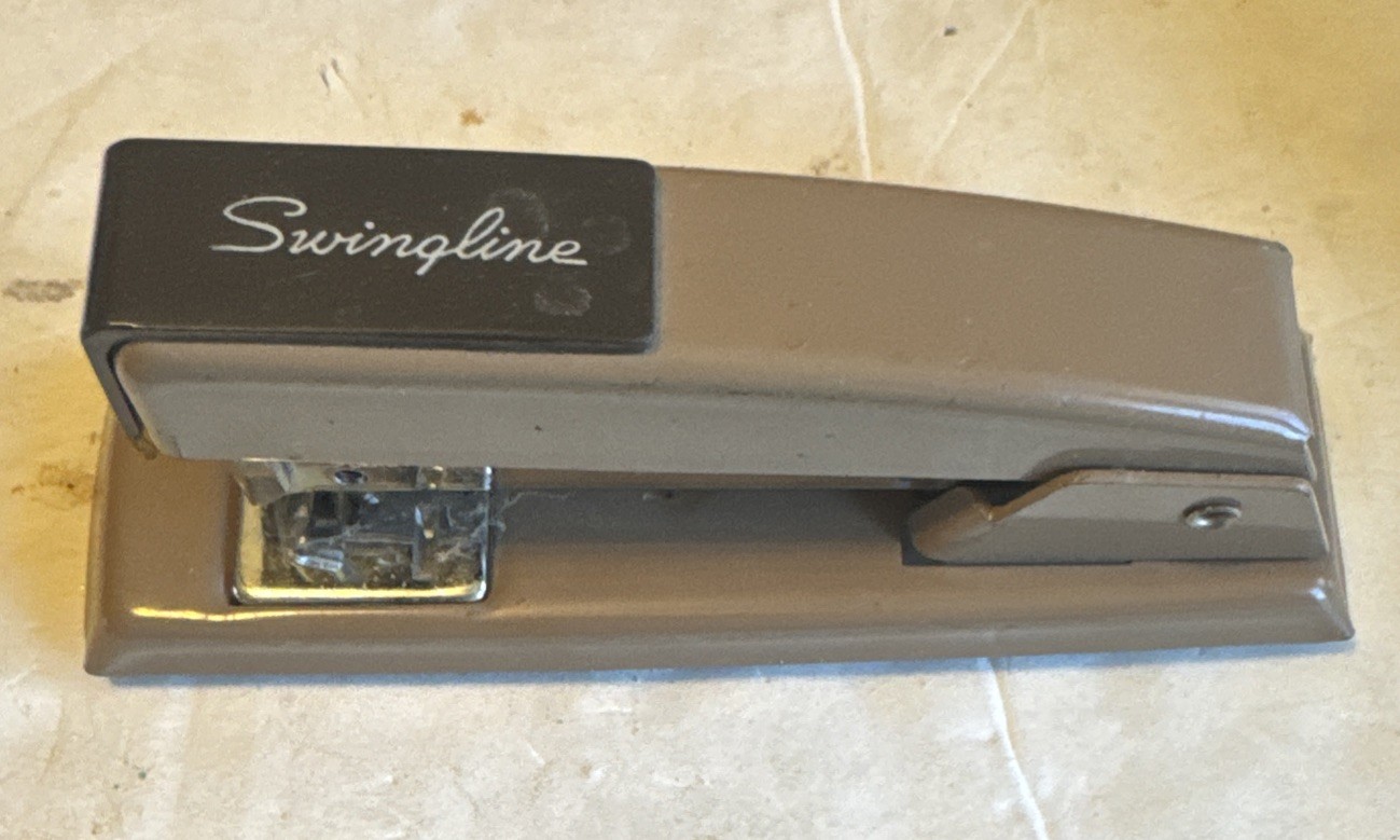 Vintage Swingline Model 711 Beige Desktop 5" Mini Stapler Retro Office Works