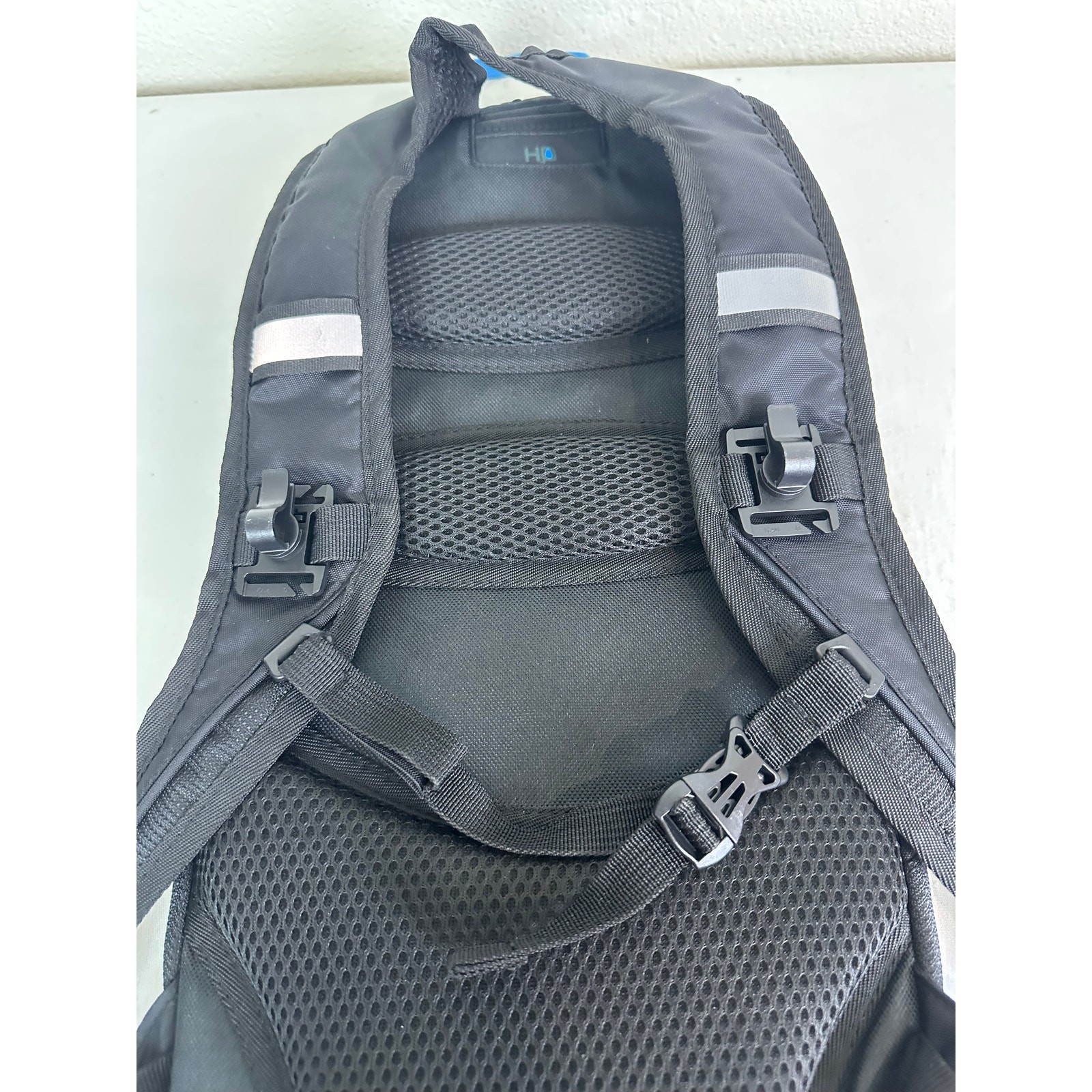 Arvano Hydration Backpack Lightweight Cycling Hiking Daypack Black Adjustable