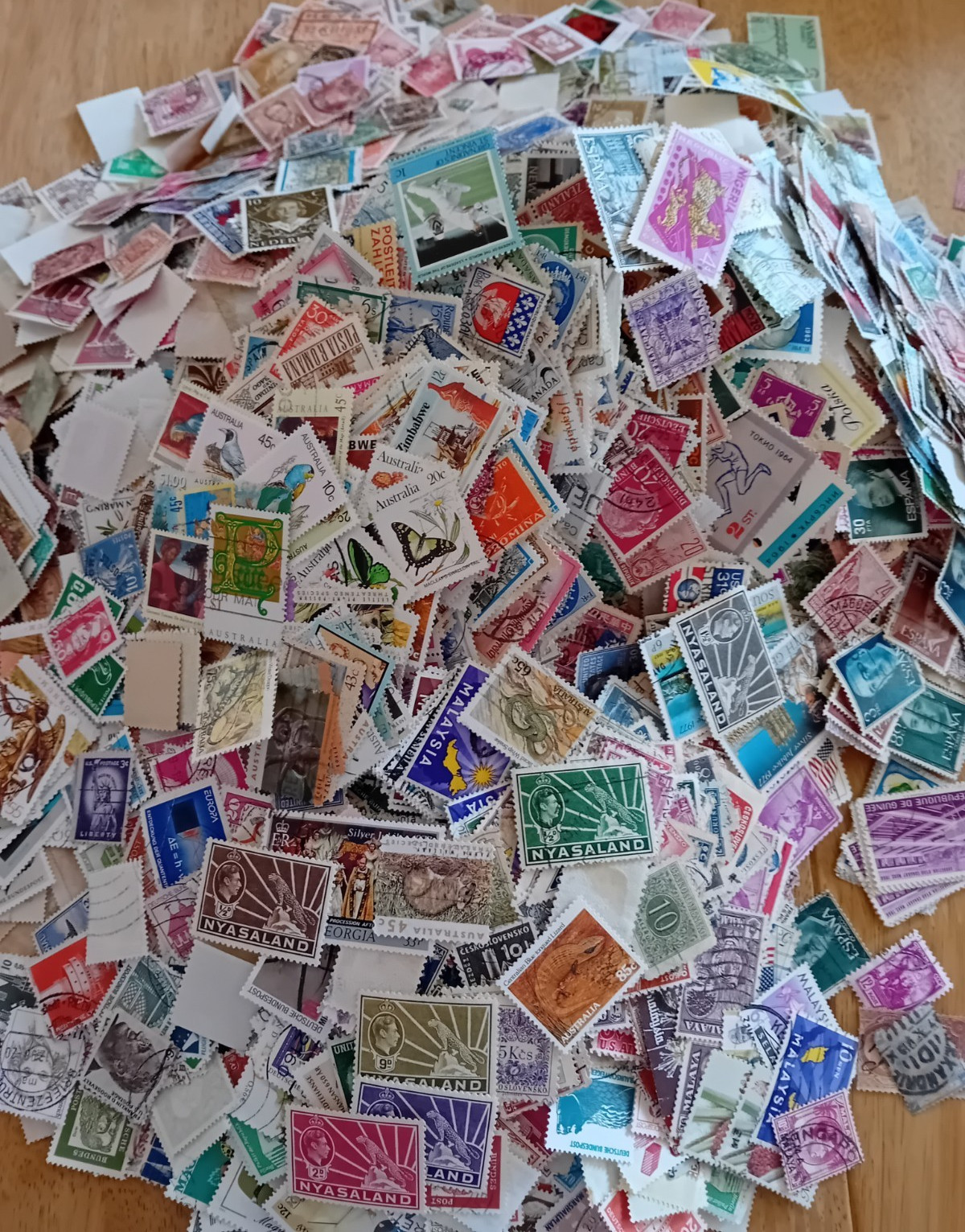 250 World Stamps Off Paper. Random Mixture of Used Old & Modern. FREE POST