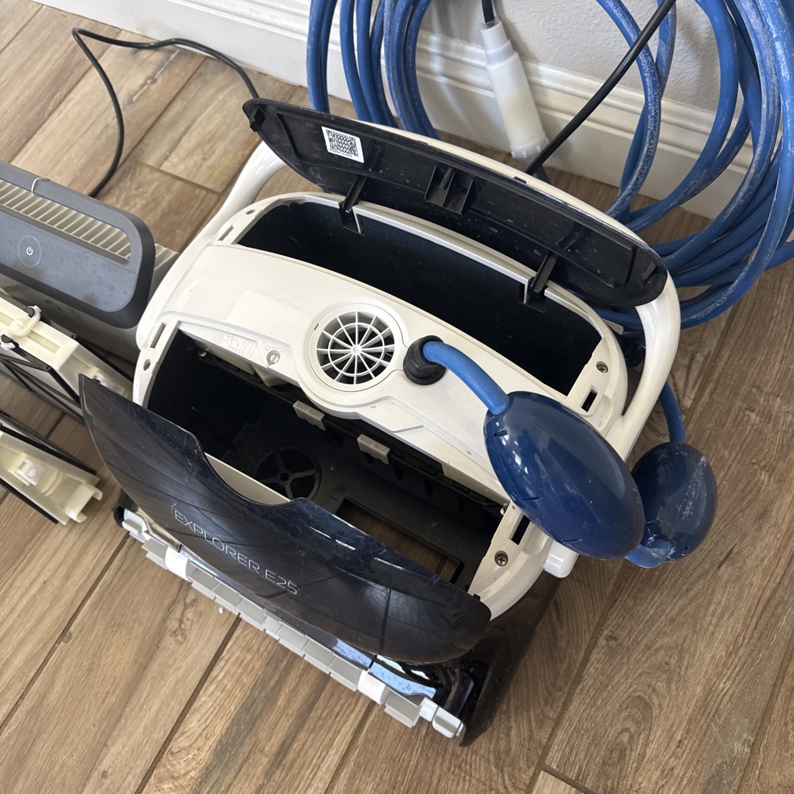 Dolphin Explorer E25 WiFi Robotic Pool Cleaner Wall Climbing