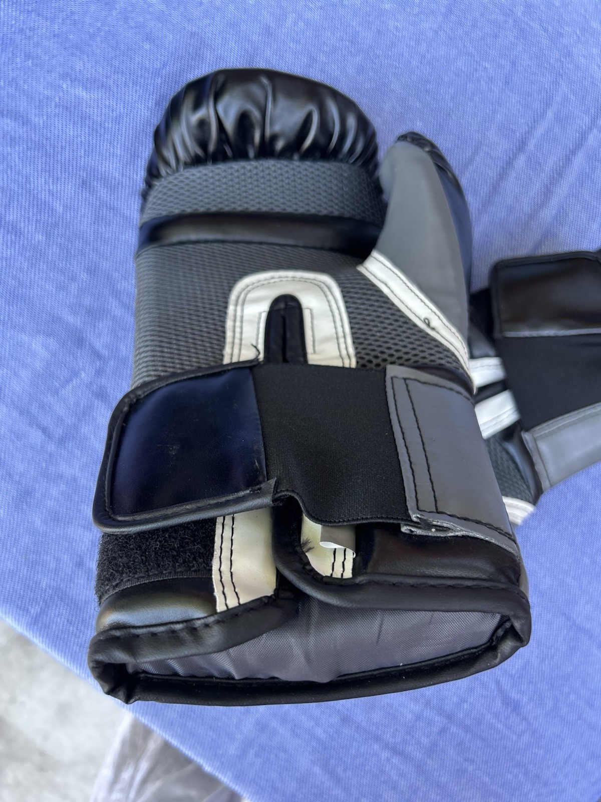 Everlast Training Boxing Gloves Pro Style Elite Evershield 16 Ounces Black Gray