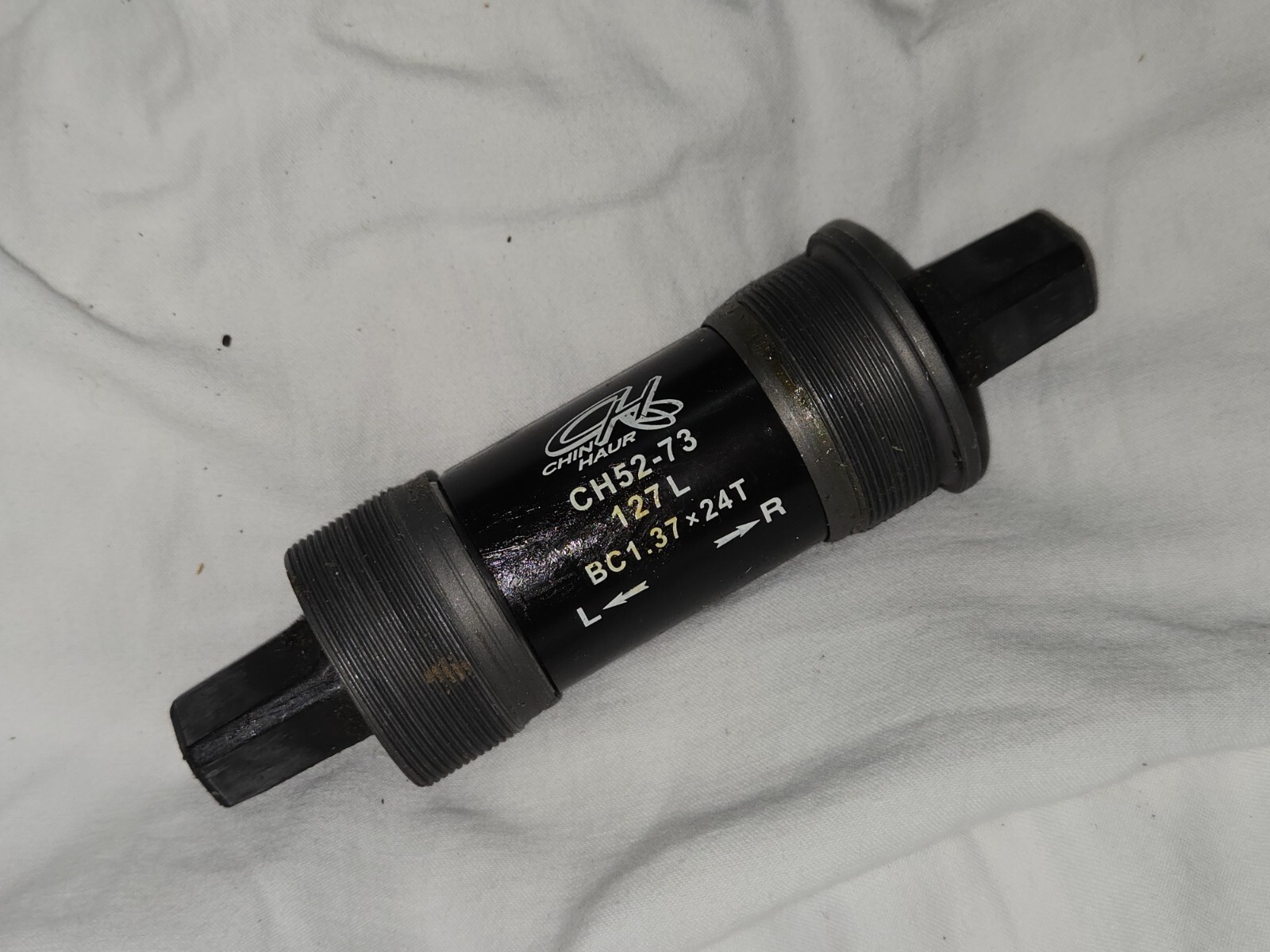 BOTTOM BRACKET CHIN HAUR 52- 73 127L BC 1.37 x 24t SQUARE TAPER used