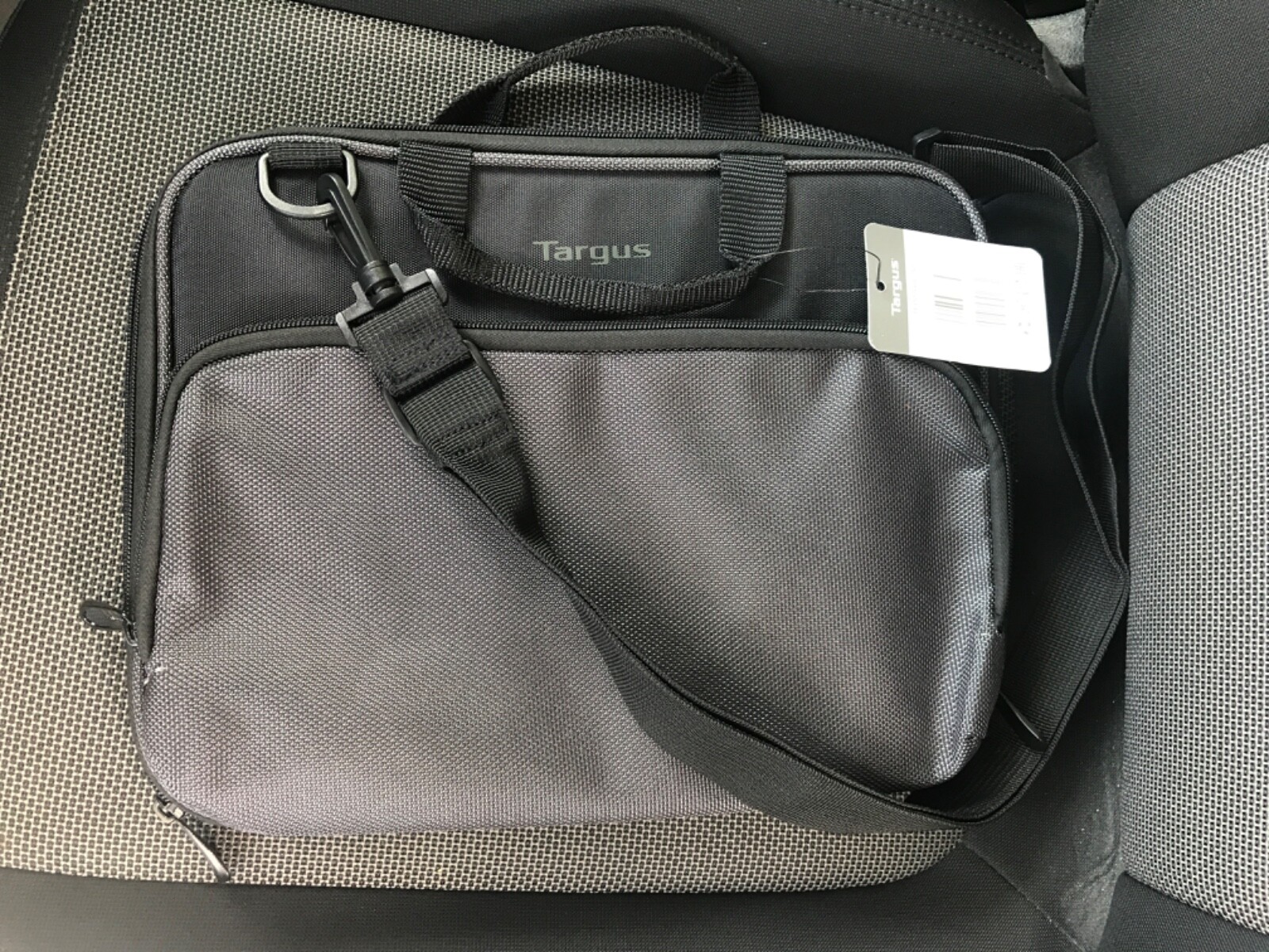 New with tags Targus Ted006GL 11.6in Work-In Essential iPad Case - Black/Gray