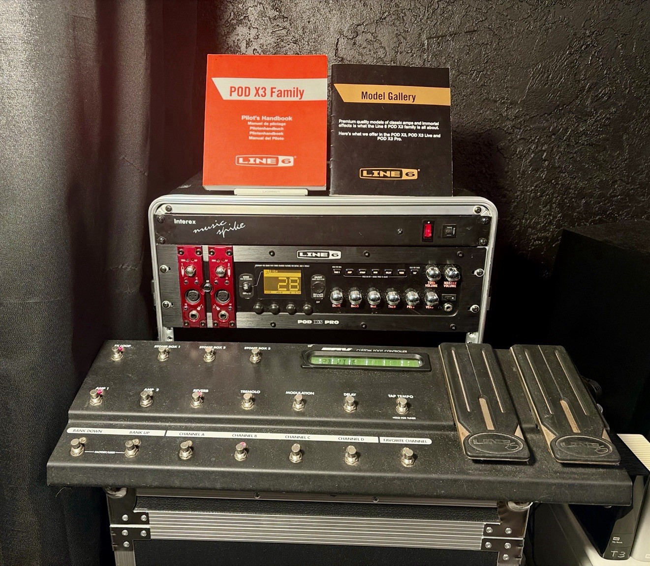 Line 6 POD X3 Pro Rack Bundle w/ FBV Longboard, 7U Case & Manuals