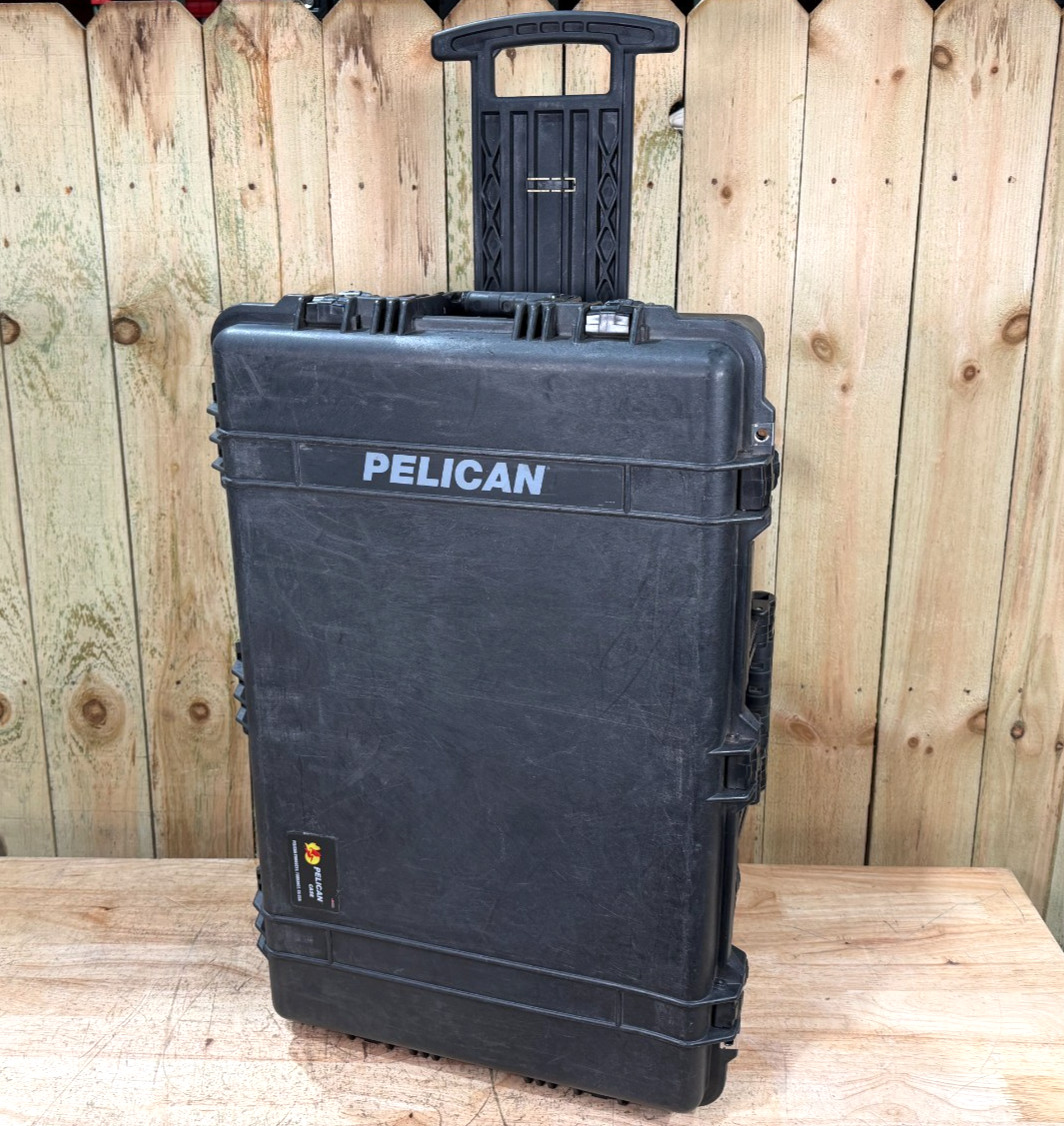 Pelican 1650 Protector Case W/ Padded Foam and Lid Divider Set Black Rolling