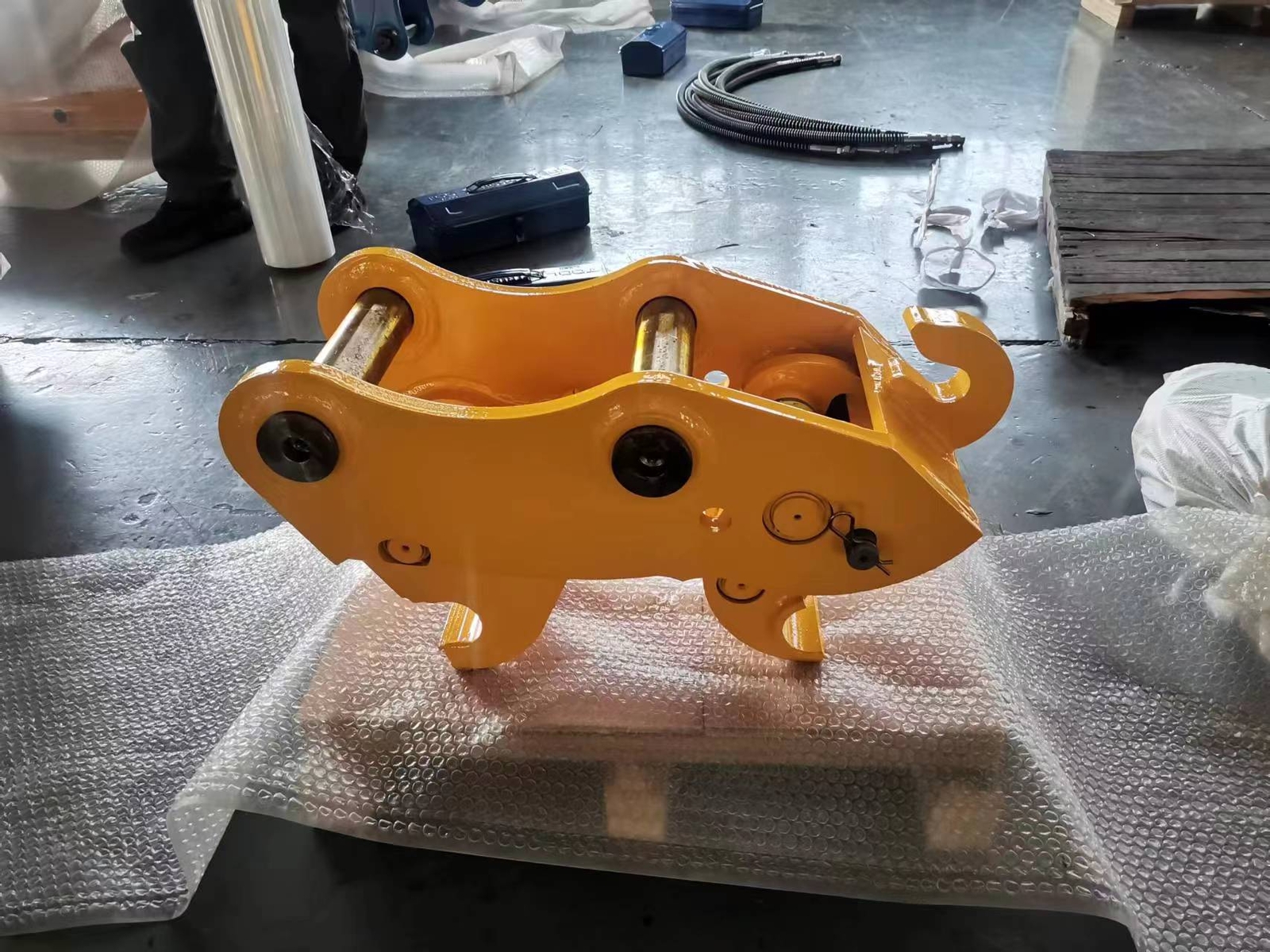 Hydraulic Quick Hitch Quick Coupler Fit 2015 Takeuchi TB235 Excavator Attachment