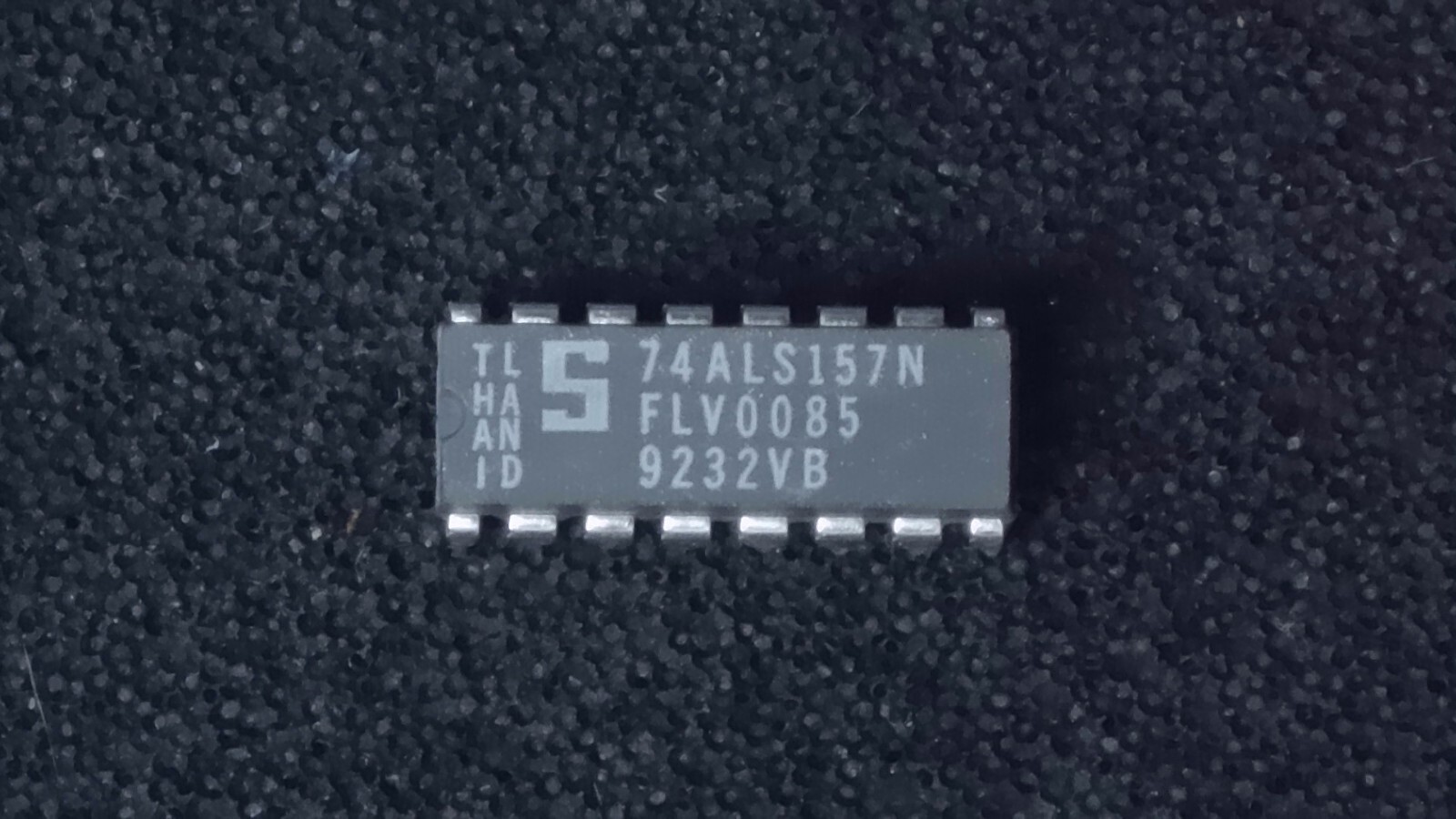 Signetics 74ALS157N Multiplexer IC - DIP16 - New