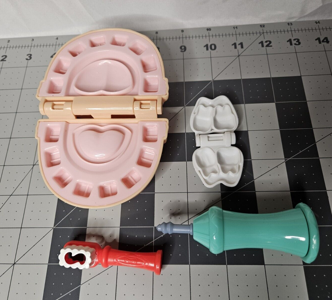 Hasbro Play-Doh Dentist Play Set No Box