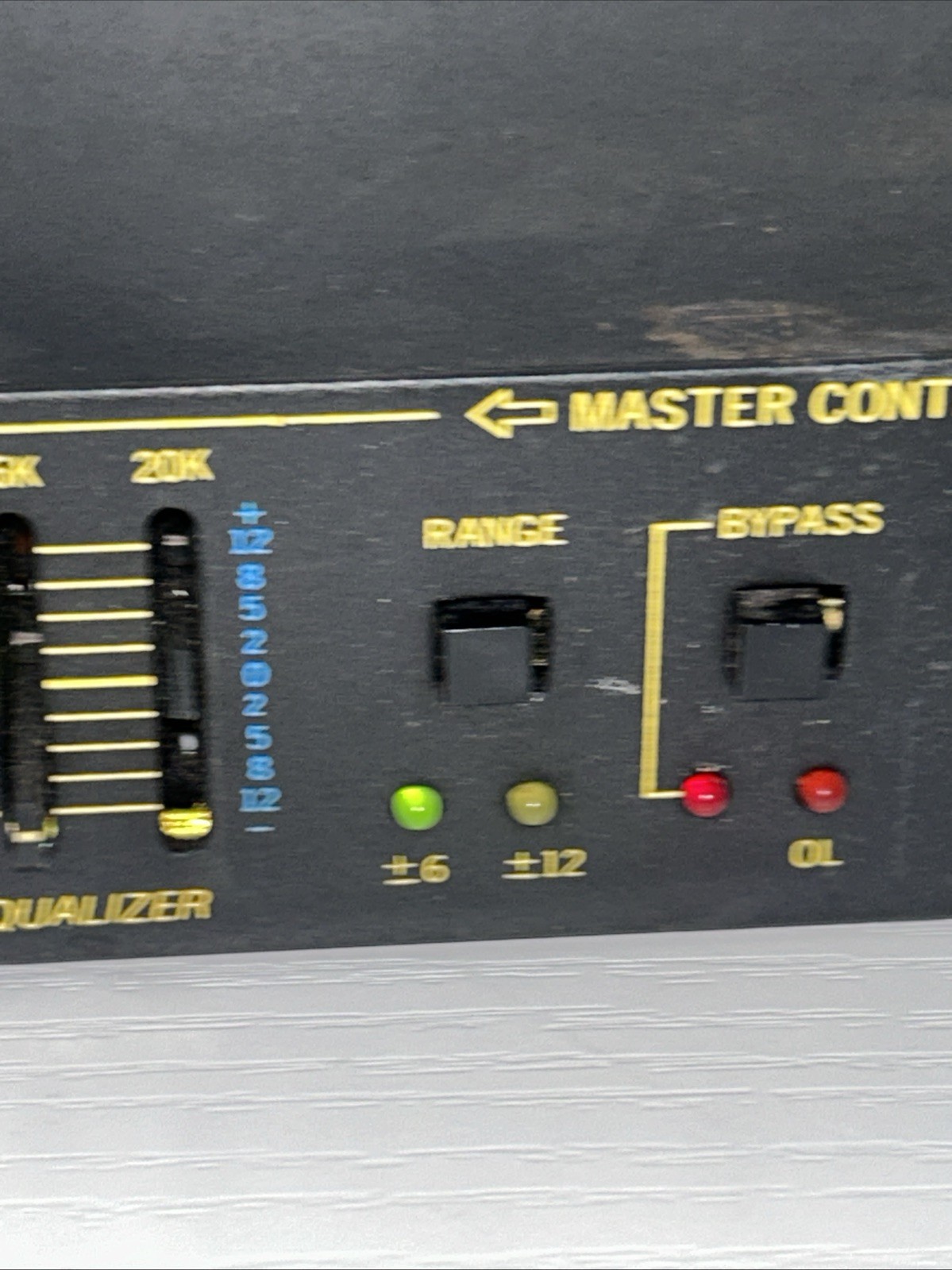 EUC AB INTERNATIONAL MODEL 131 RACK GRAPHIC EQUALIZER, READ