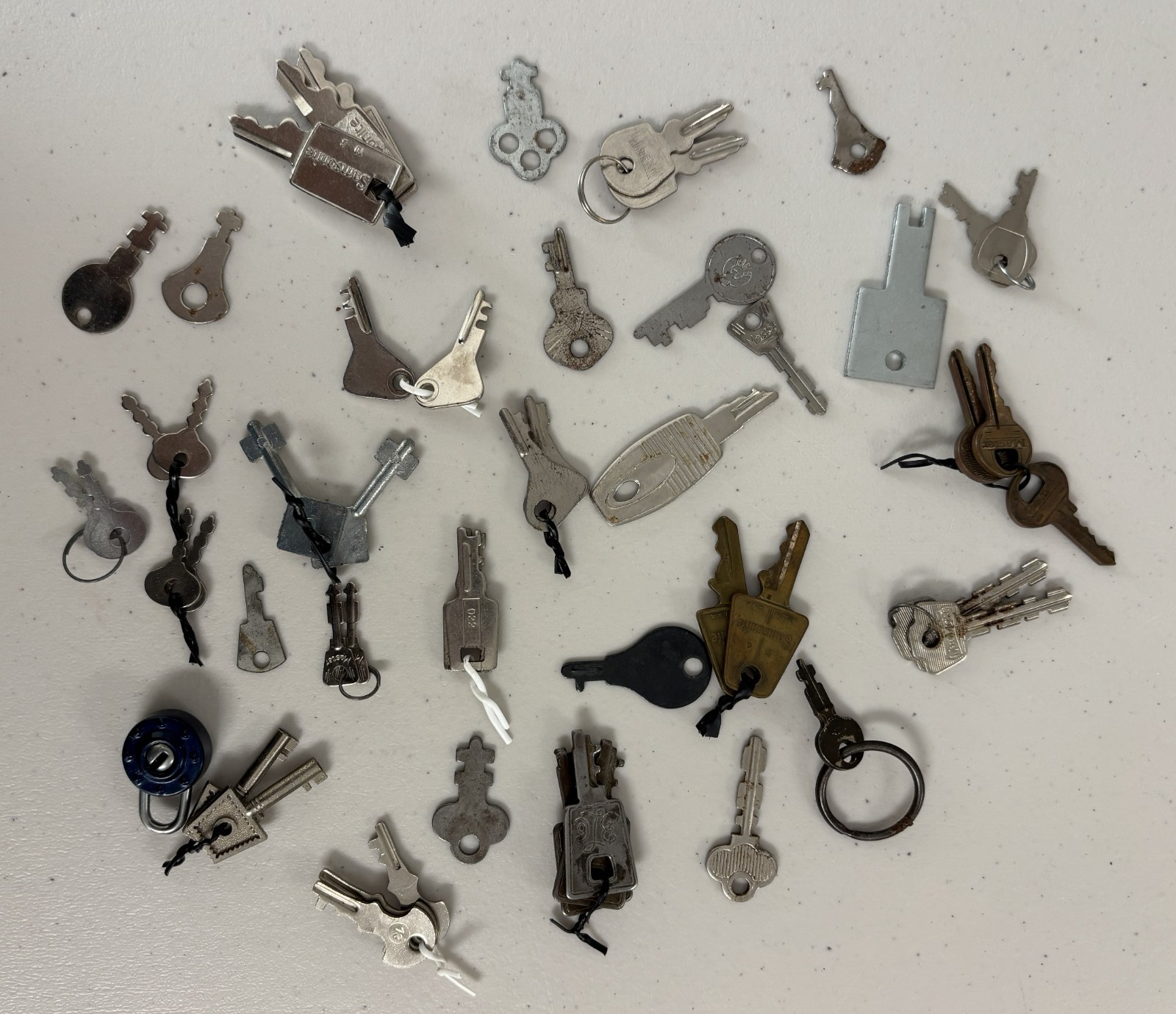 52 keys lot luggage diary other Samsonite Starflite Banthrico Baltimore Luggage