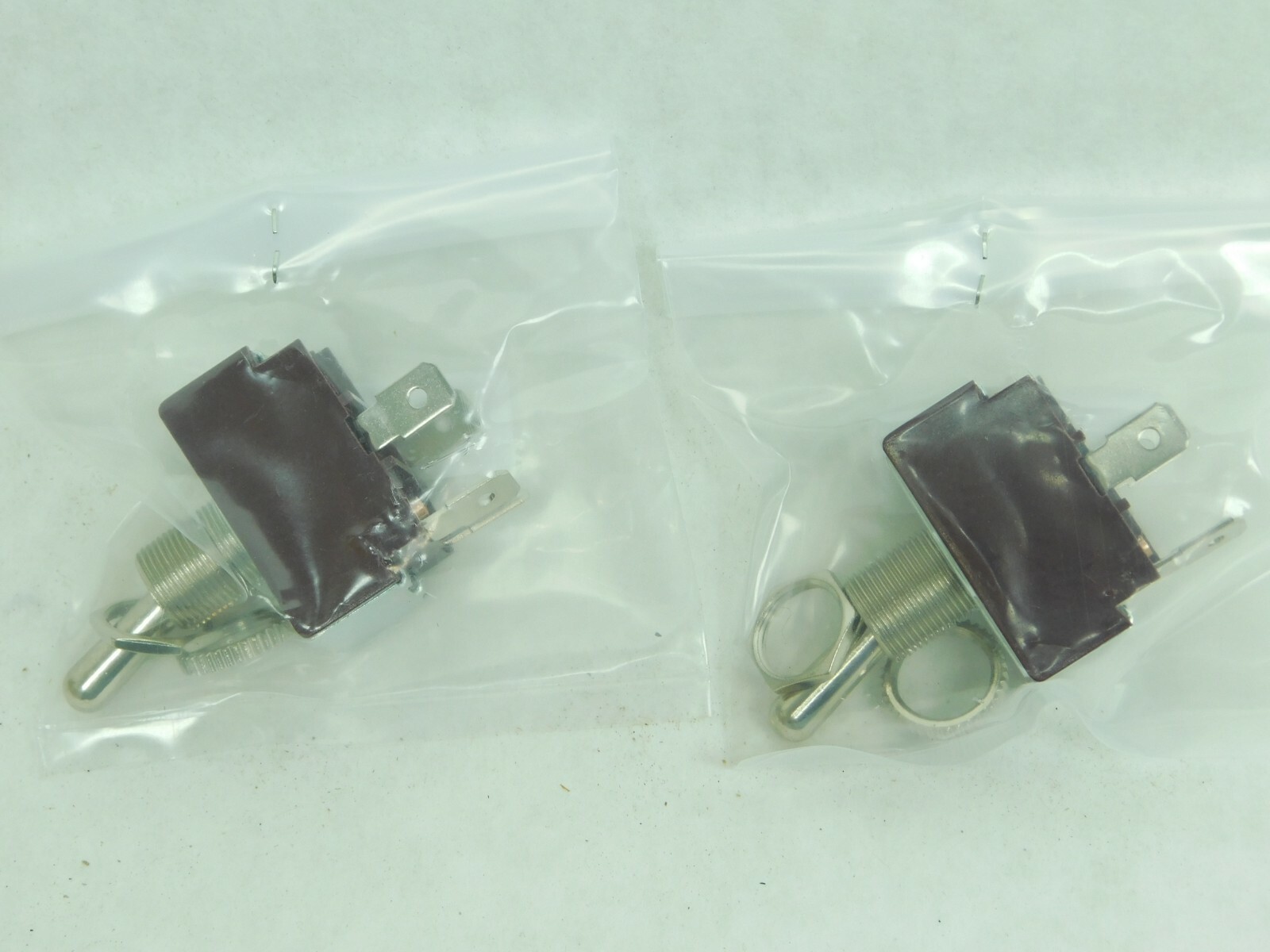 2 PACK Eaton XTD3F1A2 0720 General Purpose Toggle Switch, On-None-Off Action VN