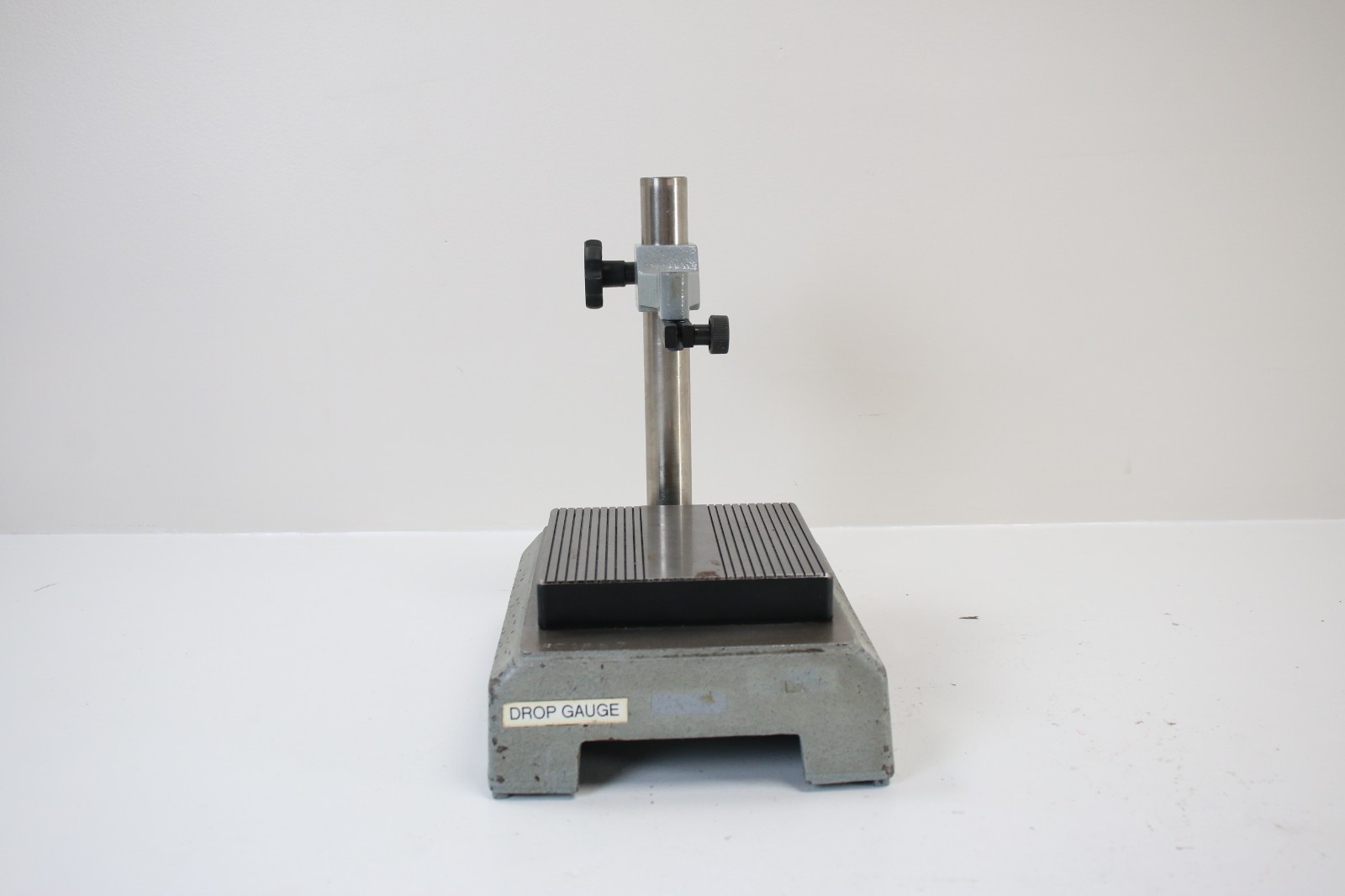Mitutoyo 215-640 drop gage indicator comparator test stand #9