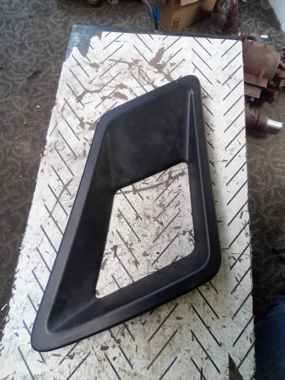 Kenworth Skirt DEF Bezel Right Hand Side A18-1004R