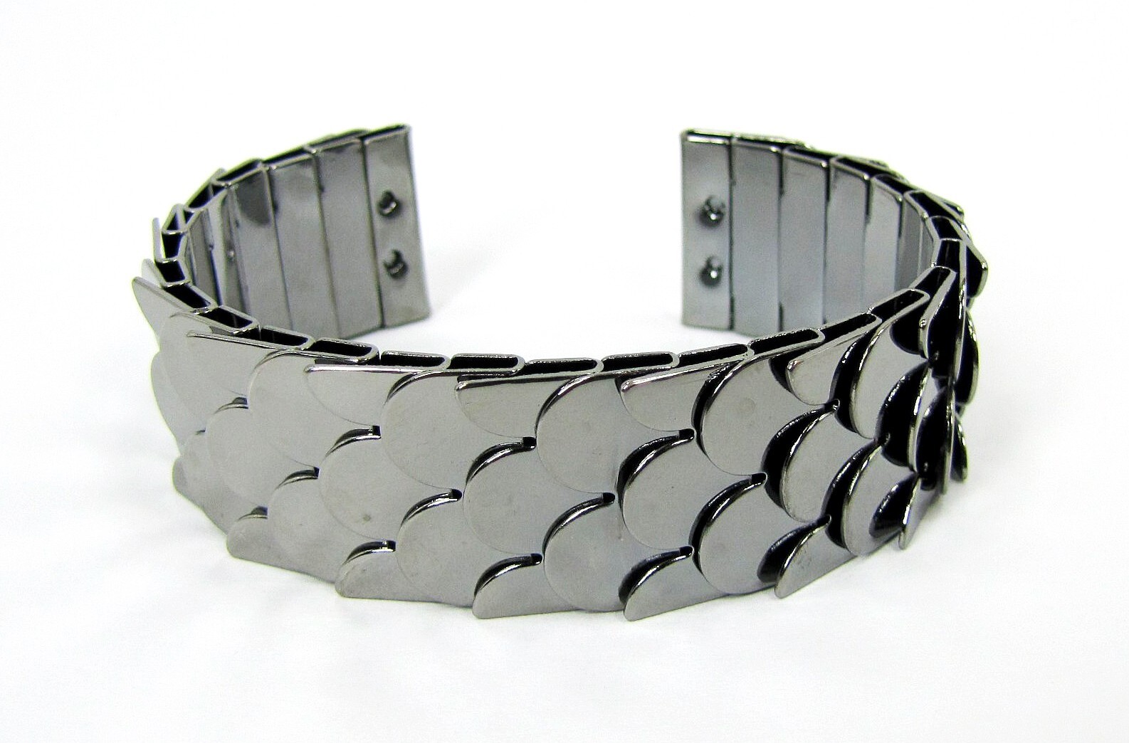 Gray fashion metal cuff bracelet designed .80 inches wide Scalloped Design  New