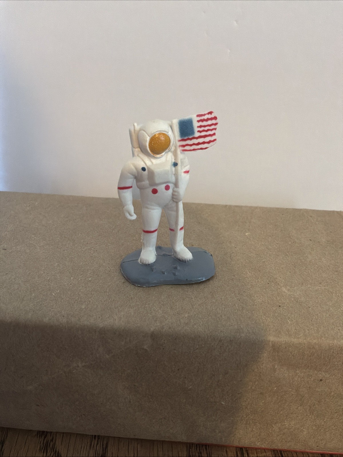 NASA Astronaut Holding American Flag PVC Model Modeling Action Figure Cake Top