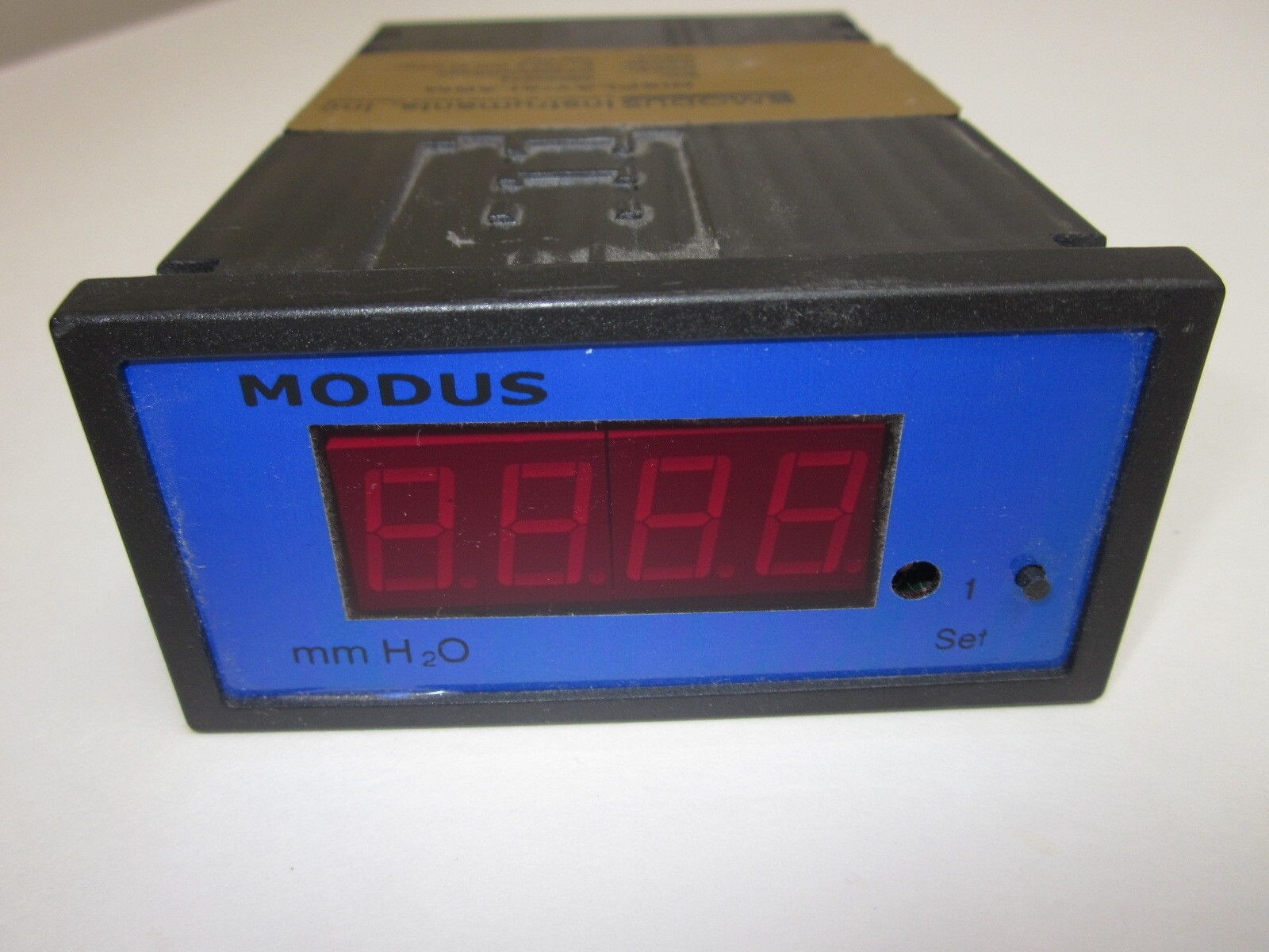 Modus Instruments  DA-4-08M-0-RR-000  Display / Alarm  0-100mm of water, 100 Vac