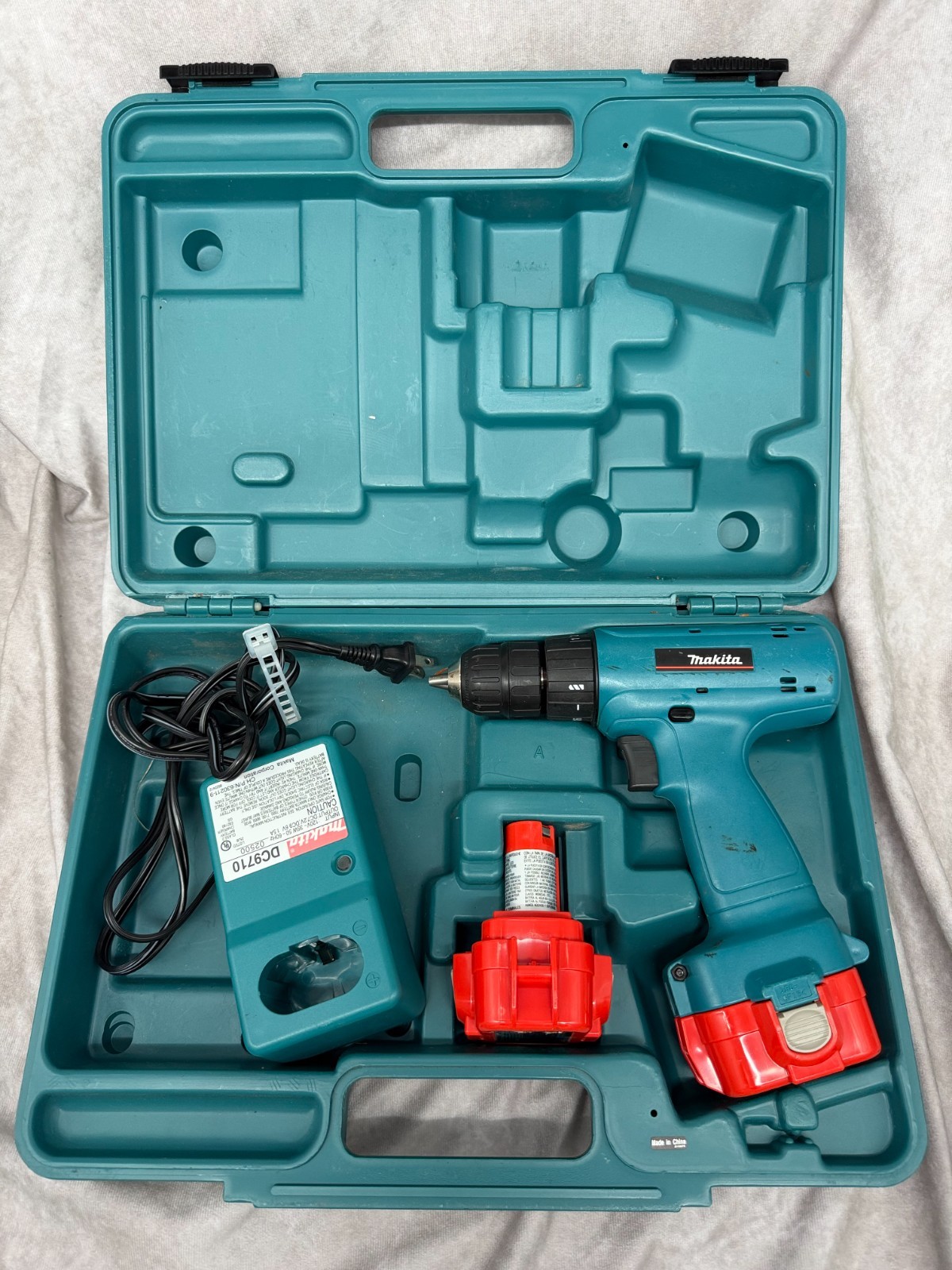 Vintage Makita 9.6V Cordless Drill Driver Kit Case DC9710 TESTED