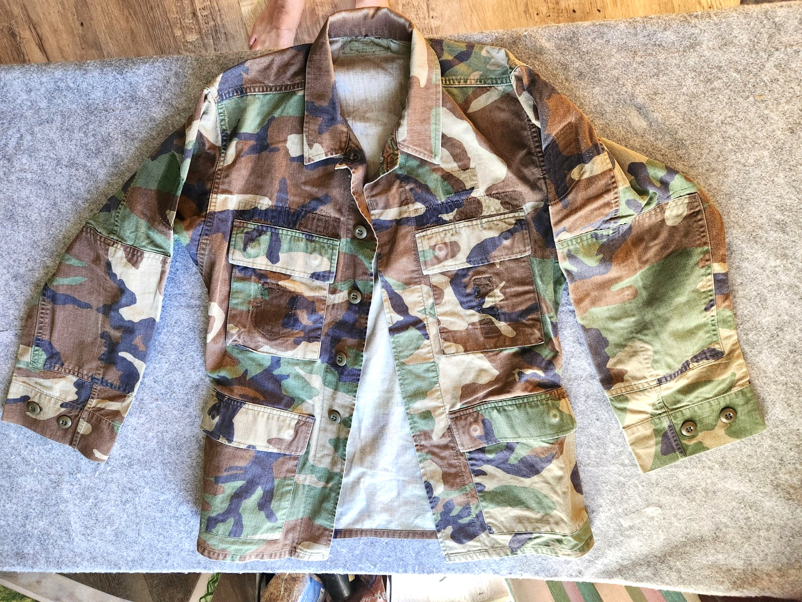 U.S. Army Woodland Camouflage Pattern Combat Uniform Jacket Size Small
