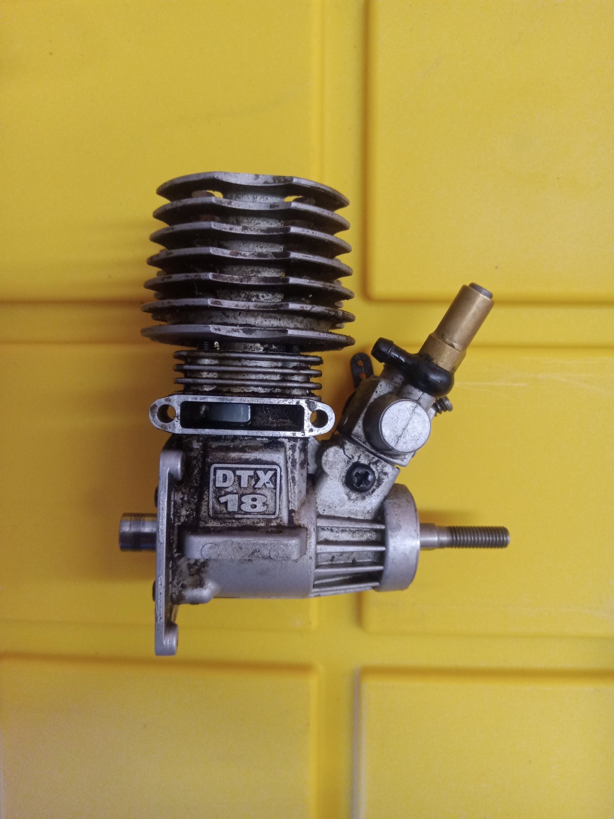 Vintage Nitro Duratrax DTX .18 ENGINE