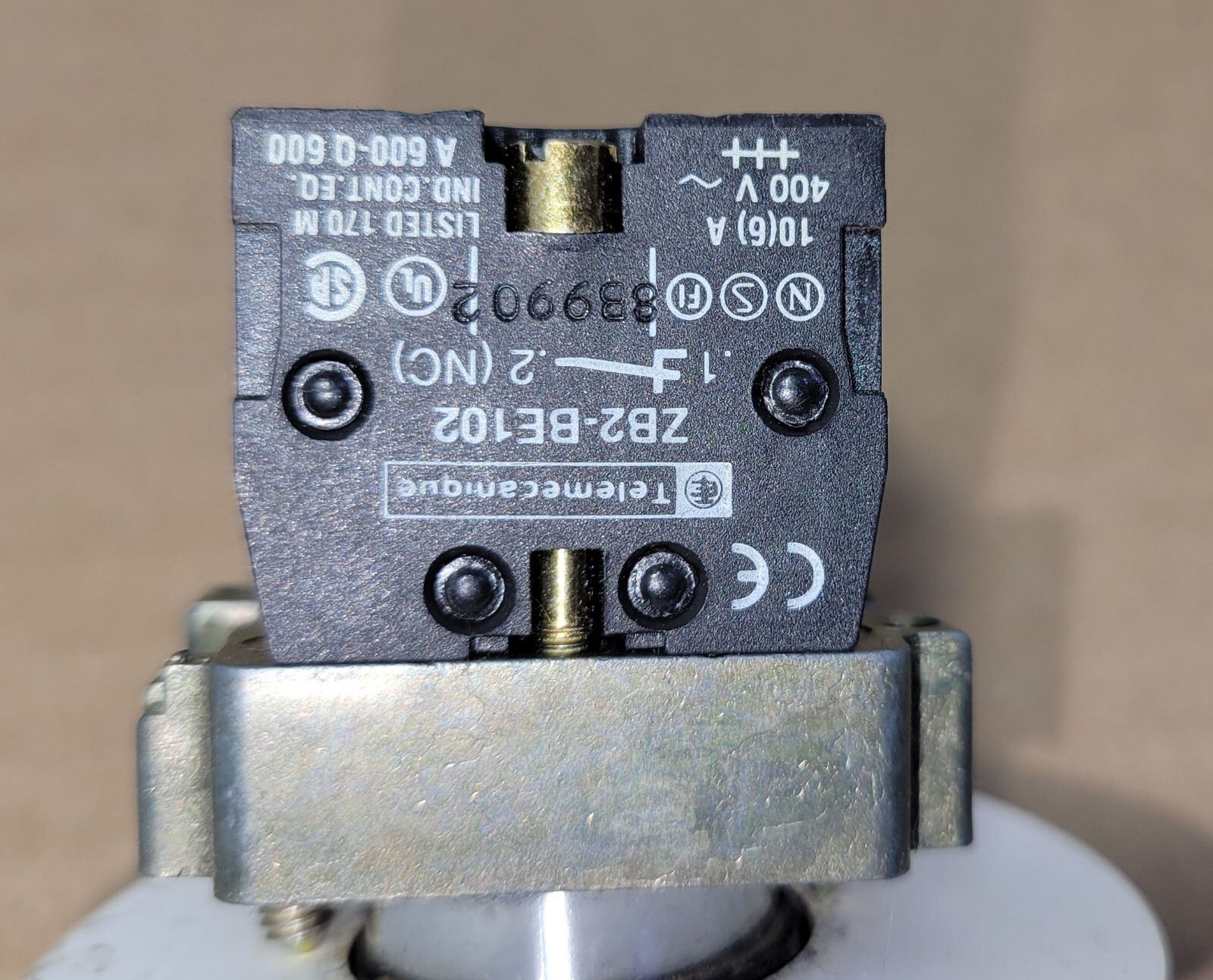 Schneider Electric Emergency stop push-button Maintained Push / Maintained Pull,
