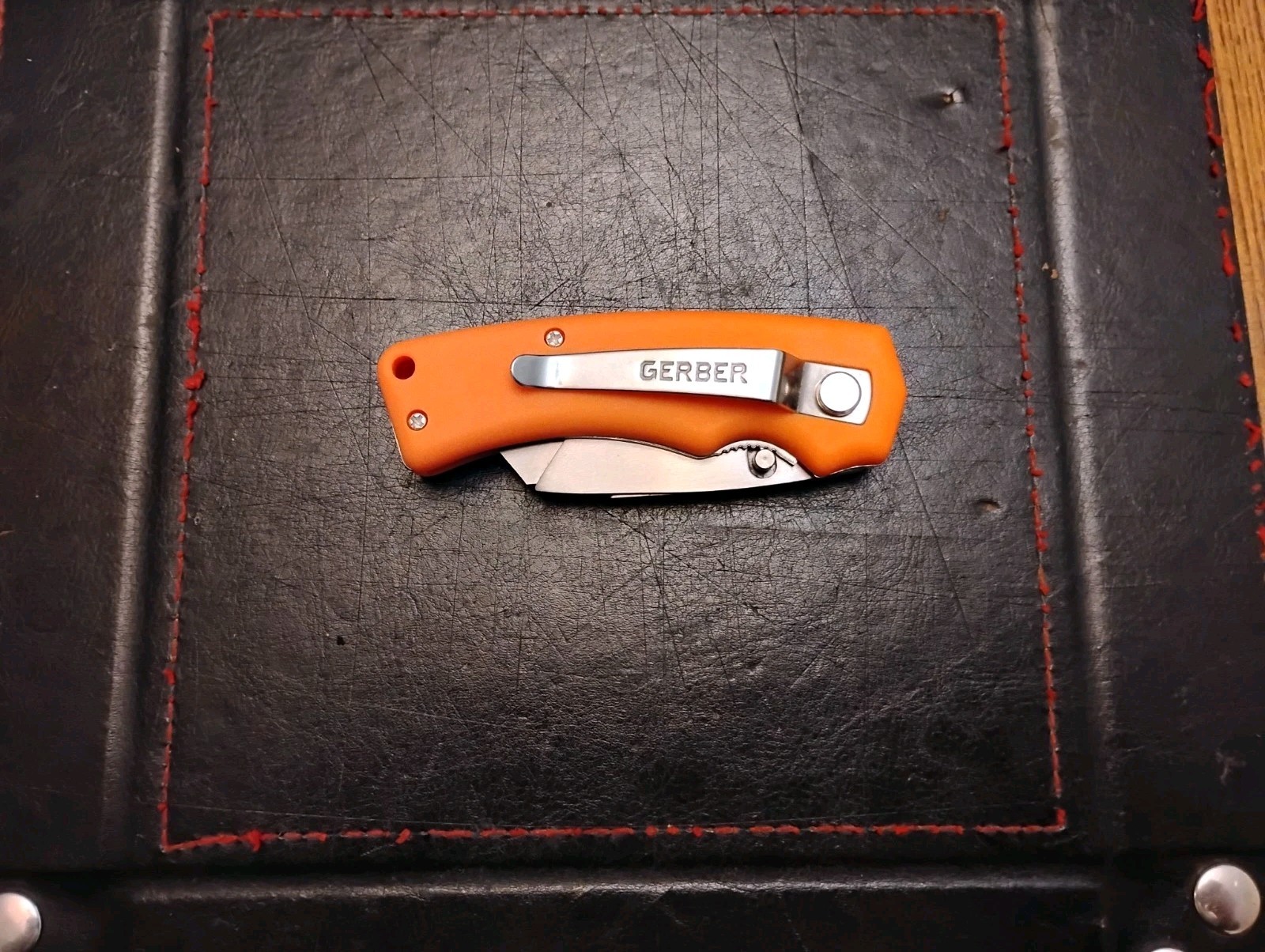 Gerber Industrial Edge Utility Knife TacHide Rubber Handle Liner Lock Thumb Stud